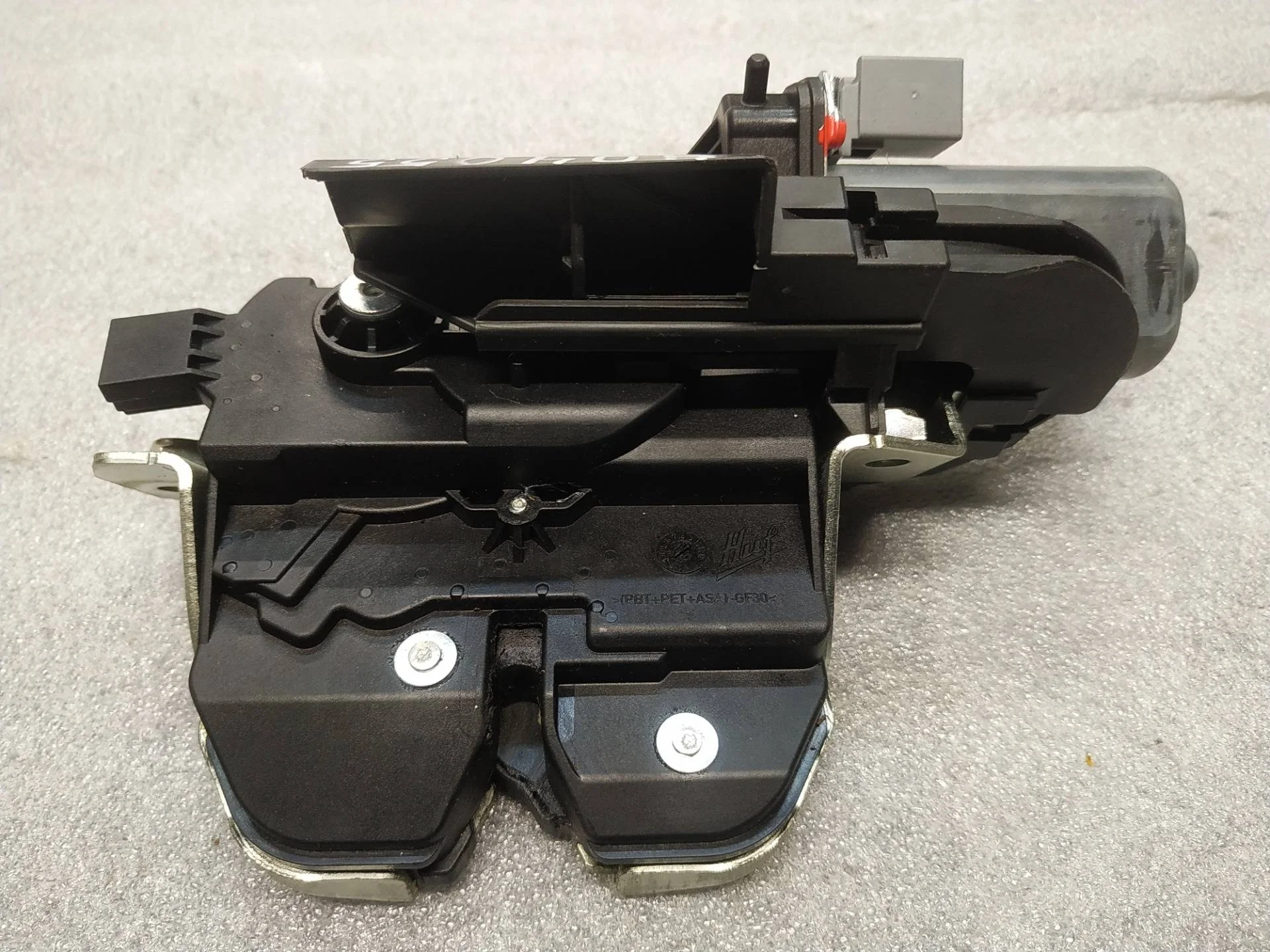 замок багажника Volkswagen Touareg 2 7P6 2011