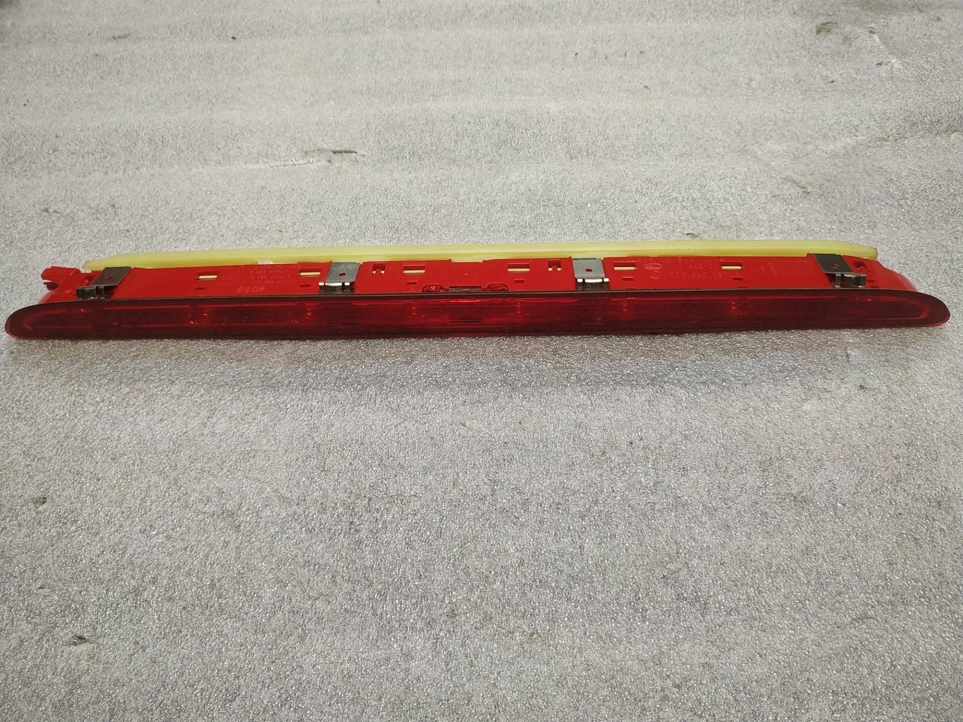 фонарь крышки багажника Volkswagen Touareg 2 7P6 2011