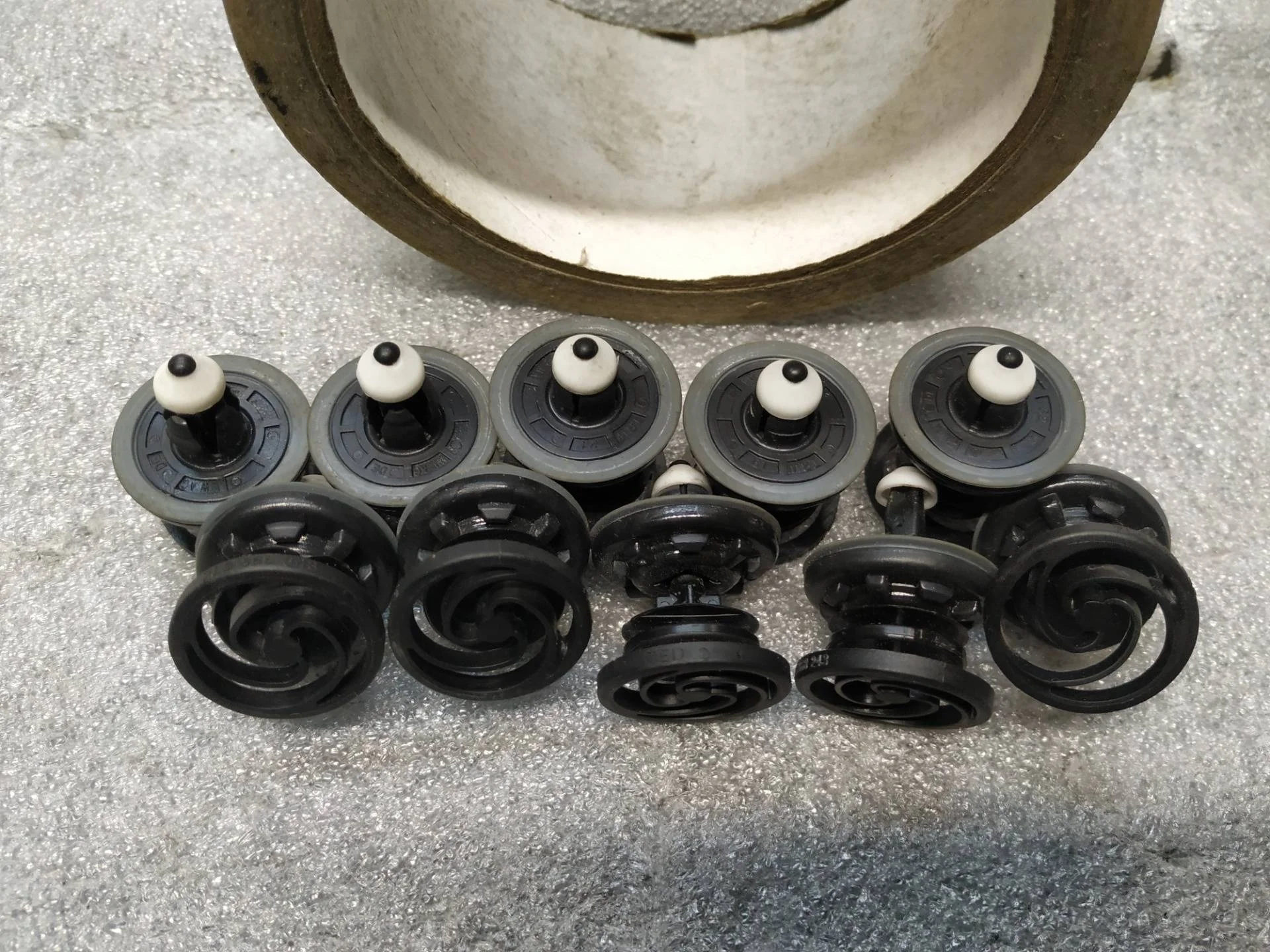 Пружинный зажим Volkswagen Touareg 7P6 2011