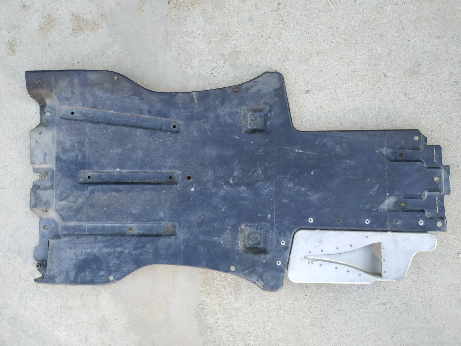 защита КПП Volkswagen Touareg 7P6 2012