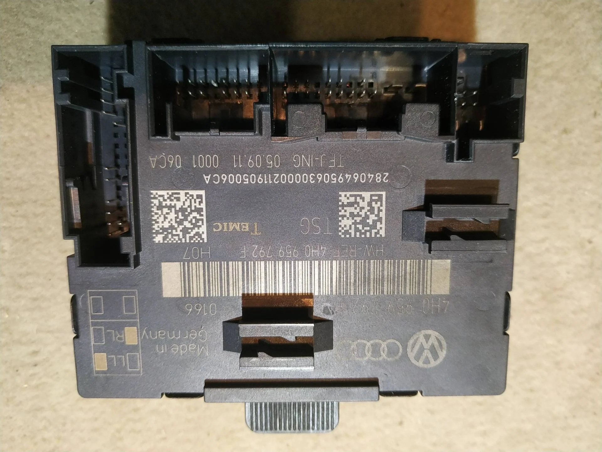 модуль управления двери передней правой Volkswagen Touareg 2 7P6 2012