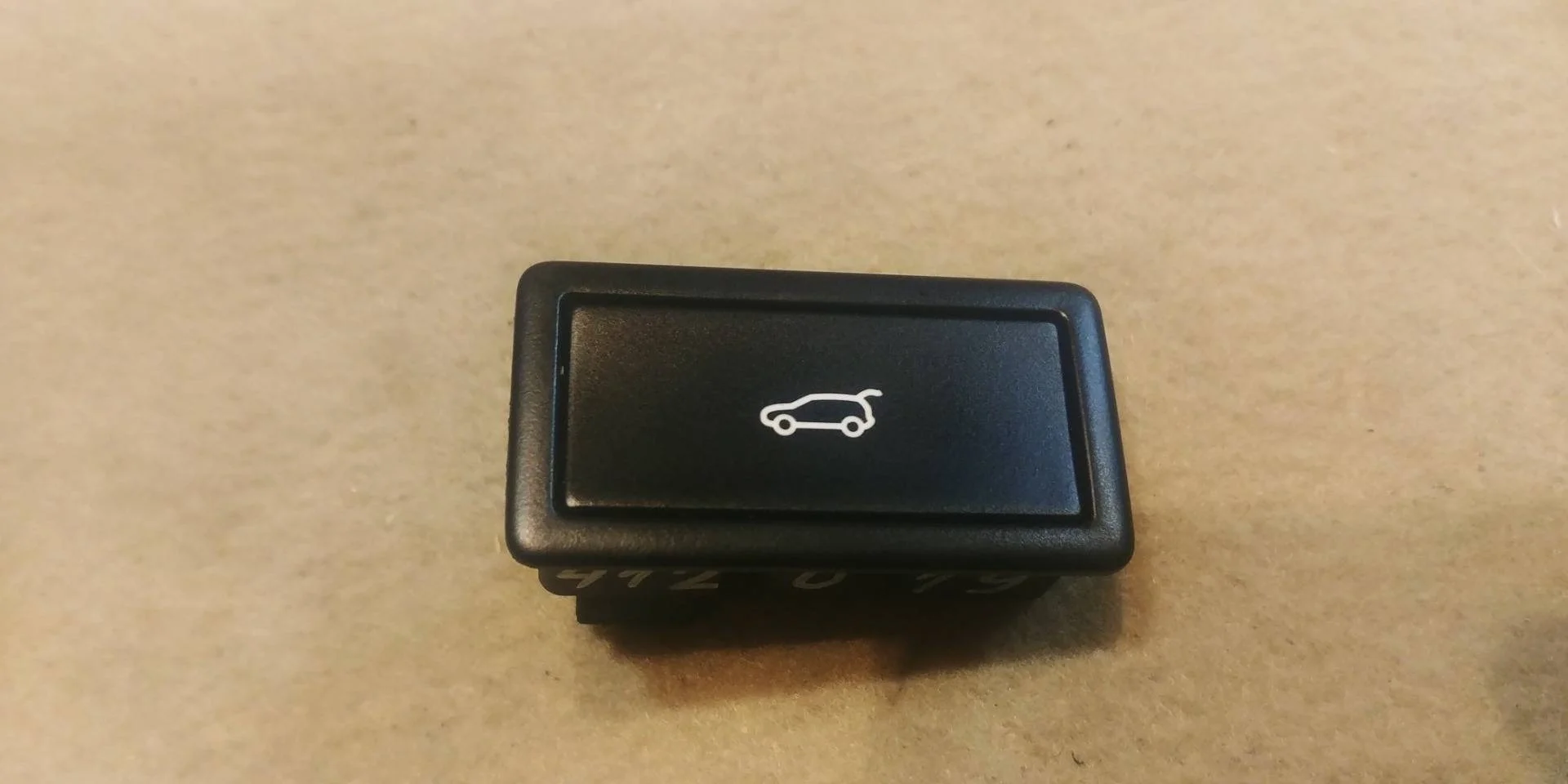 кнопка открытия багажника Volkswagen Touareg 7P6 2011