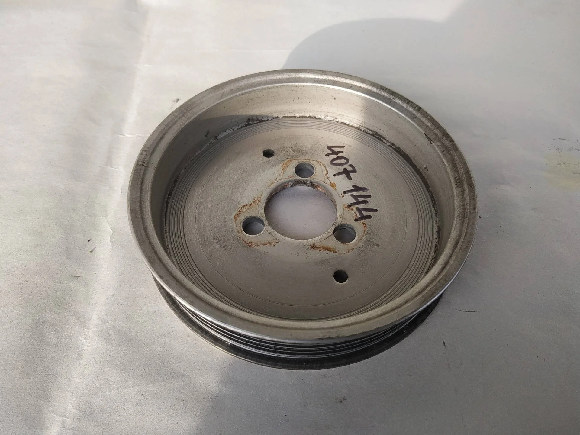 шкив помпы Volkswagen Touareg 2 7P6 2012