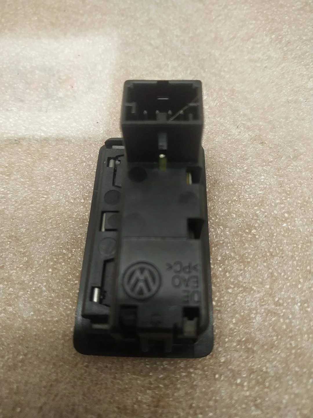 кнопка открытия багажника Volkswagen Touareg 2 7P6 2012