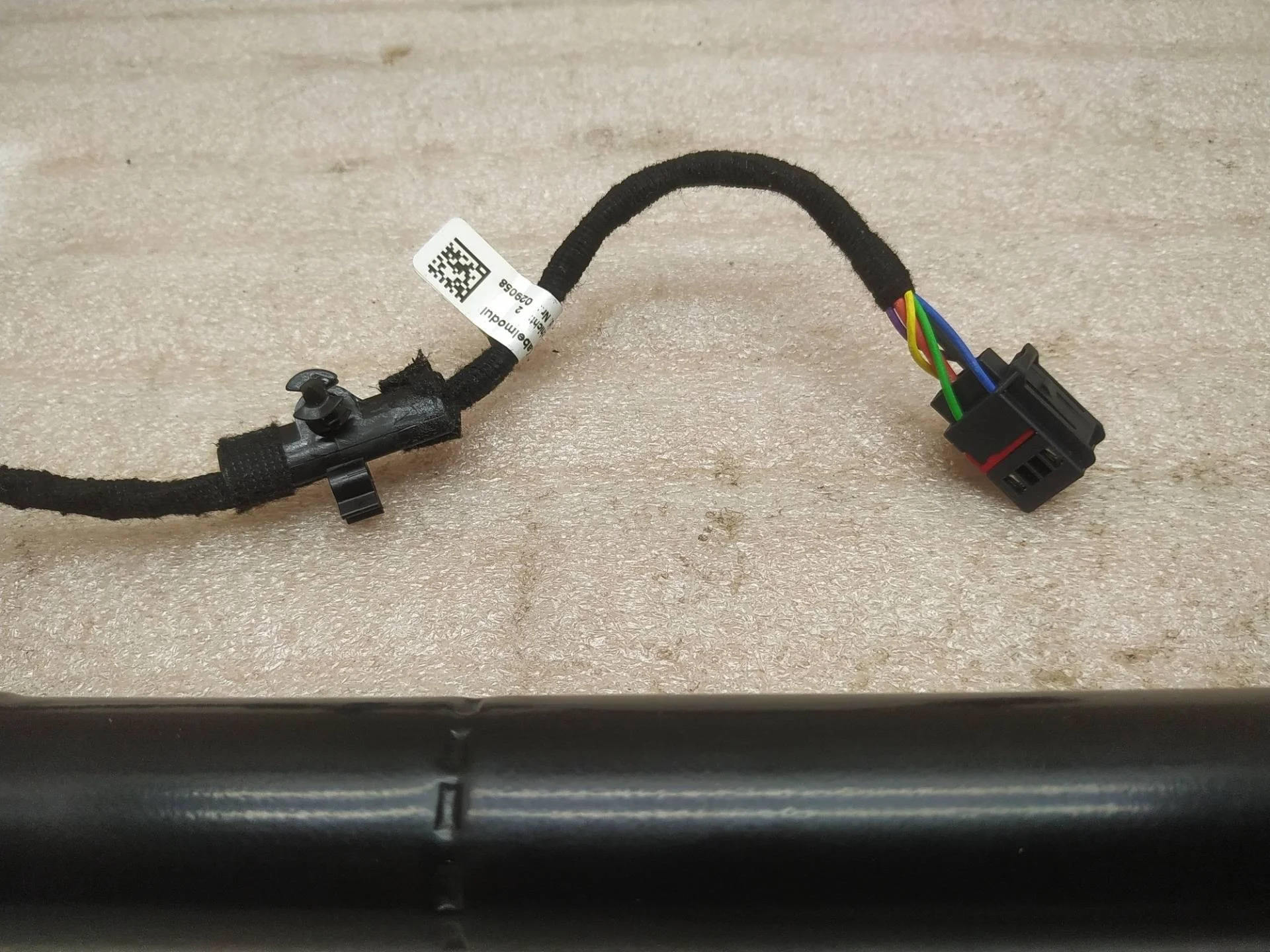 амортизатор крышки багажника Volkswagen Touareg 2 7P6 2013