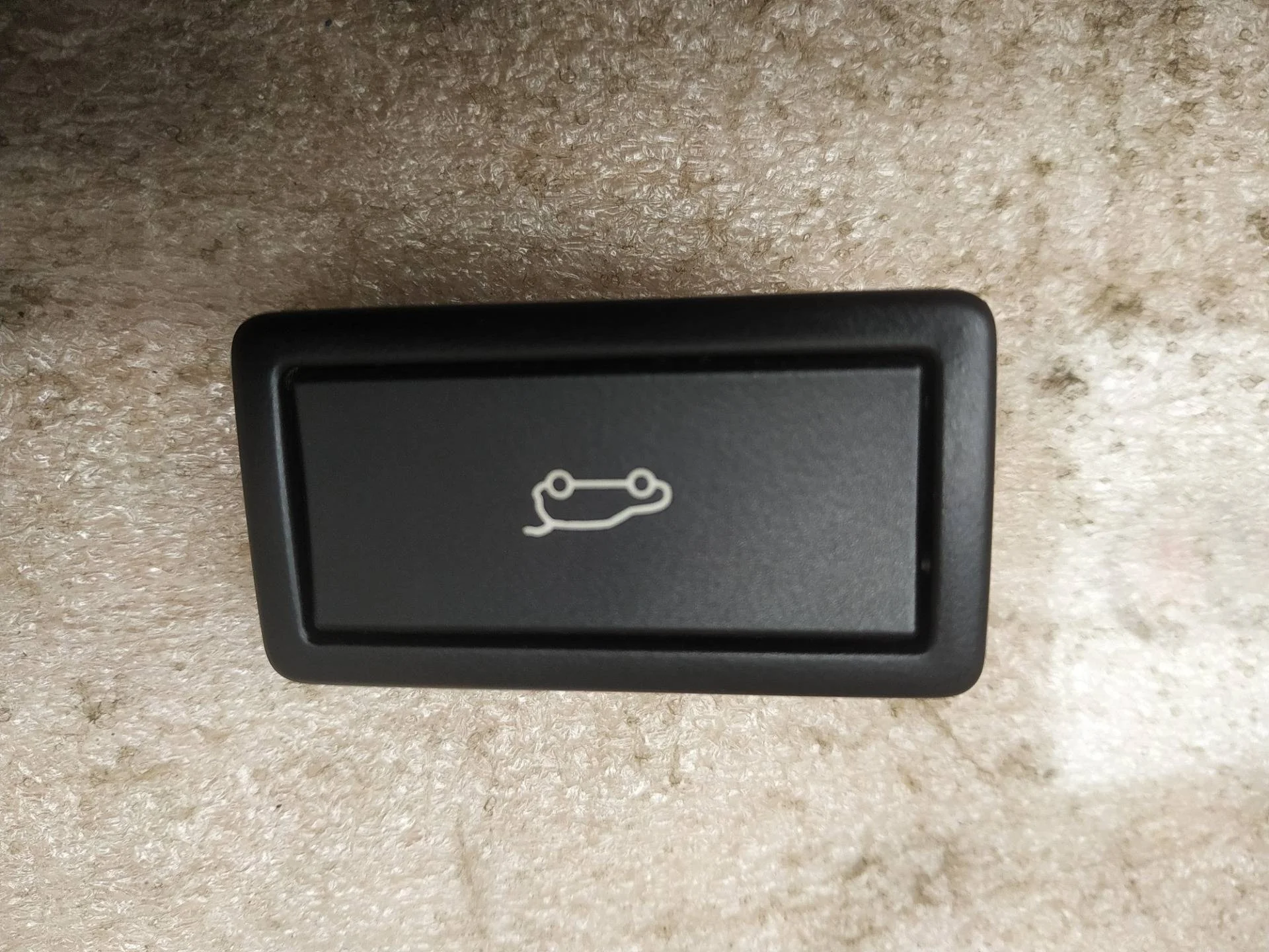 кнопка открытия багажника Volkswagen Touareg 2 7P6 2013