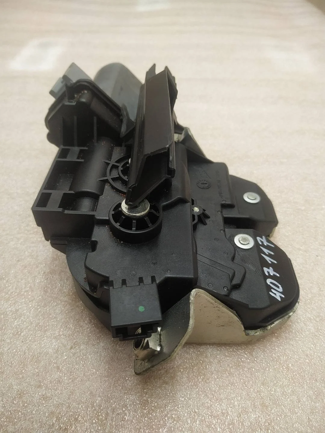 замок багажника Volkswagen Touareg 2 7P6 2012