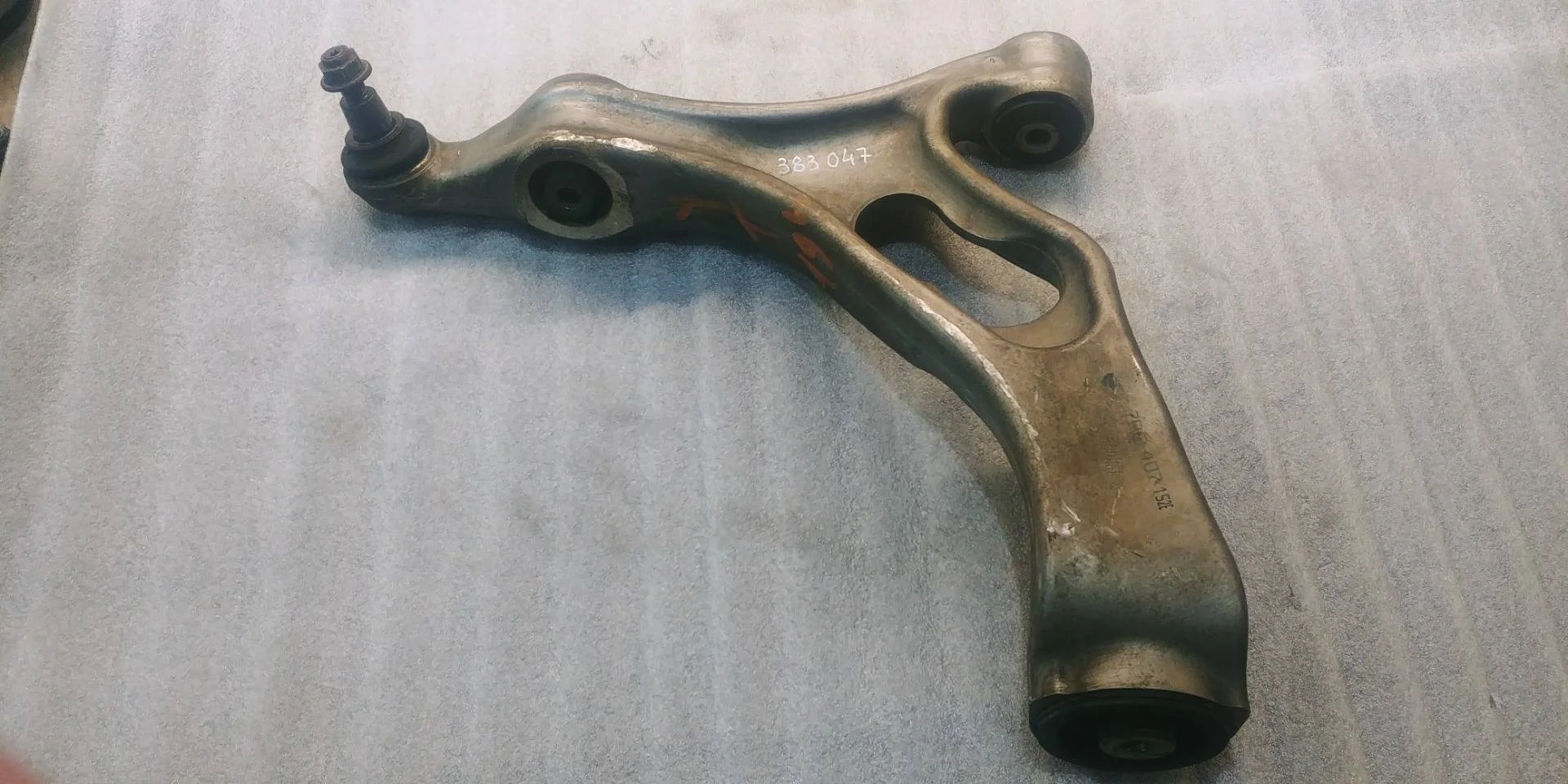 рычаг передний правый Volkswagen Touareg 2 7P6 2013