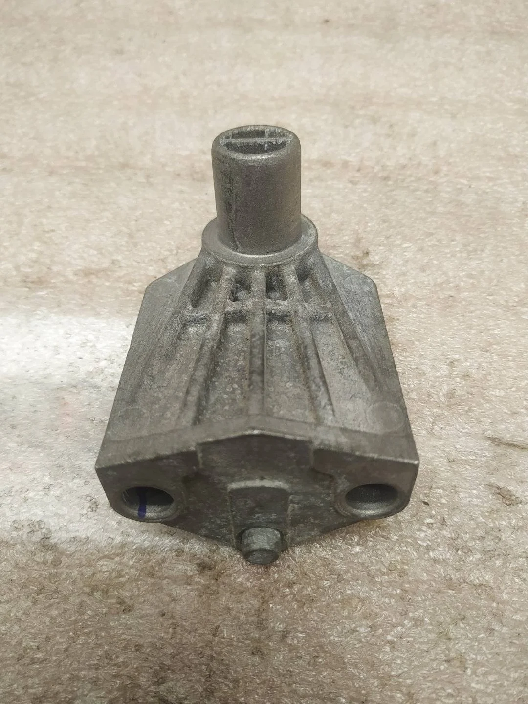 кронштейн (крепление) Volkswagen Touareg 2 7P6 2012