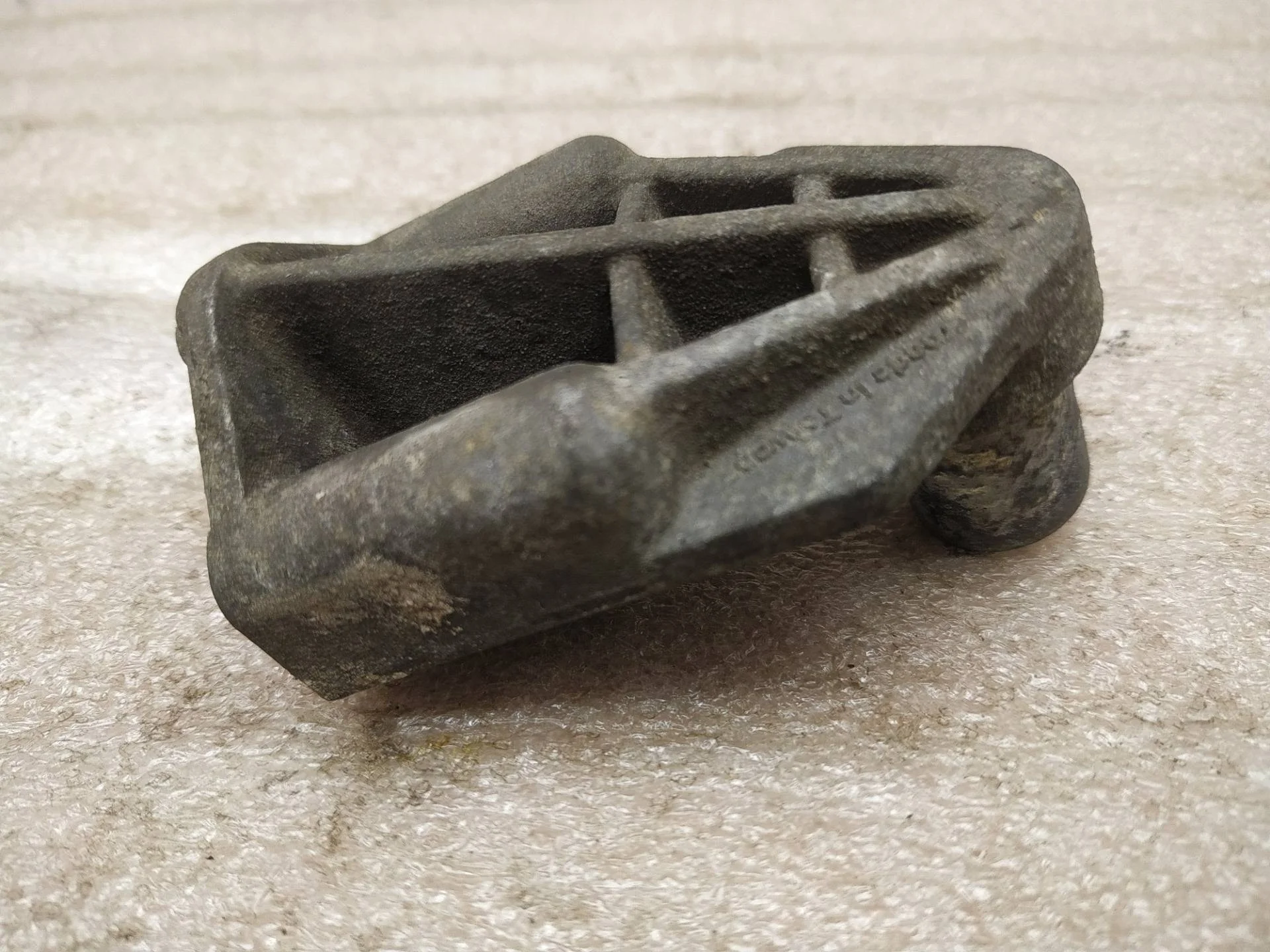 кронштейн (крепление) Volkswagen Touareg 2 7P6 2012