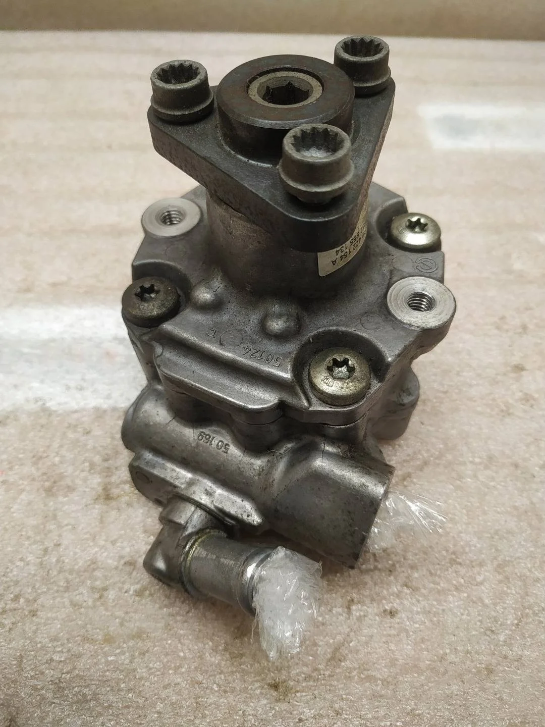 насос гидроусилителя руля Volkswagen Touareg 2 7P6 2011