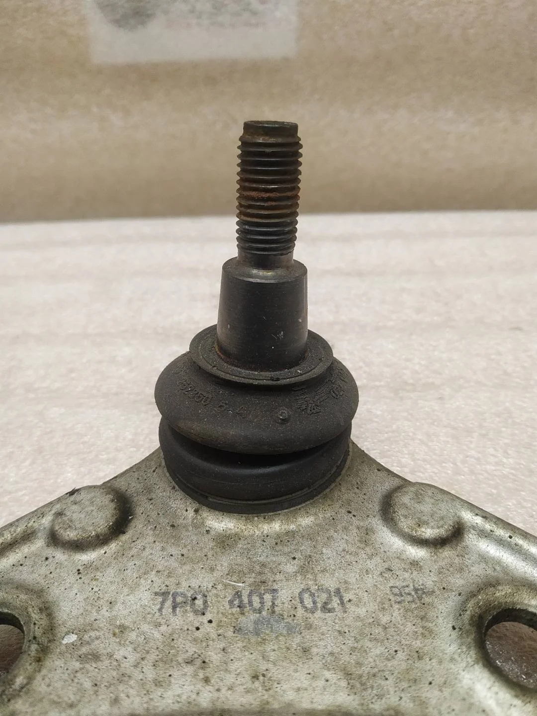 рычаг передний Volkswagen Touareg 2 7P6 2013