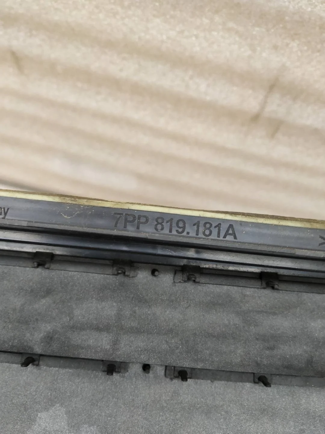 клапан вентиляции кузова Volkswagen Touareg 2 7P6 2015