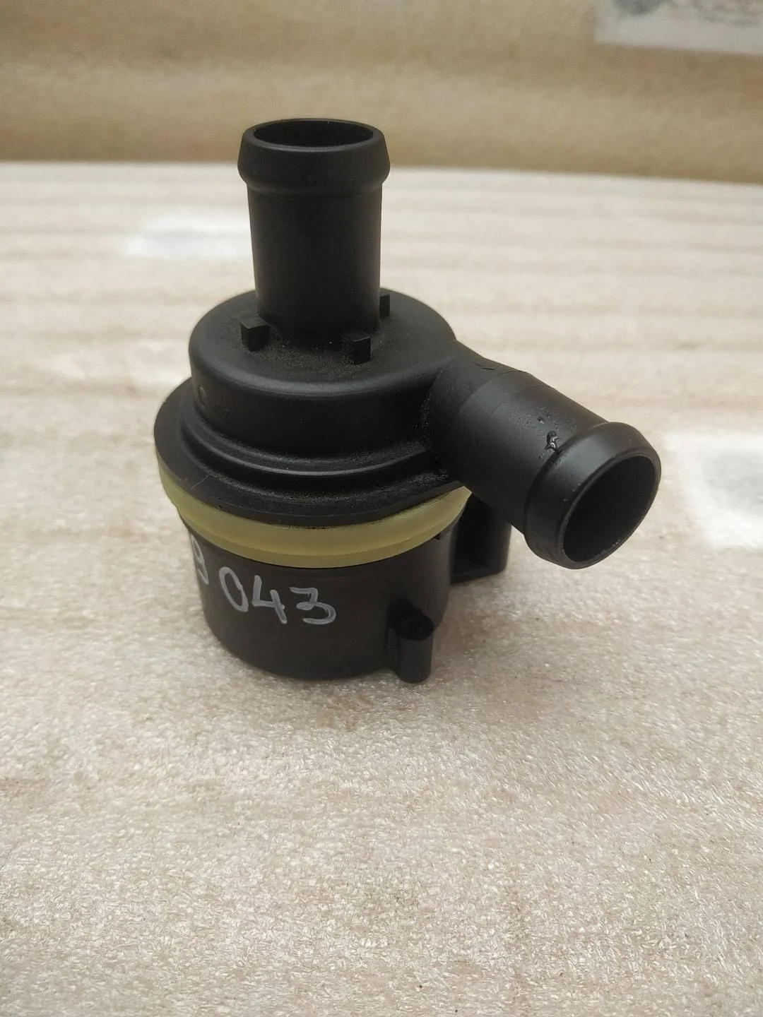 Насос (помпа) электрический Volkswagen Touareg 2 7P6 2014