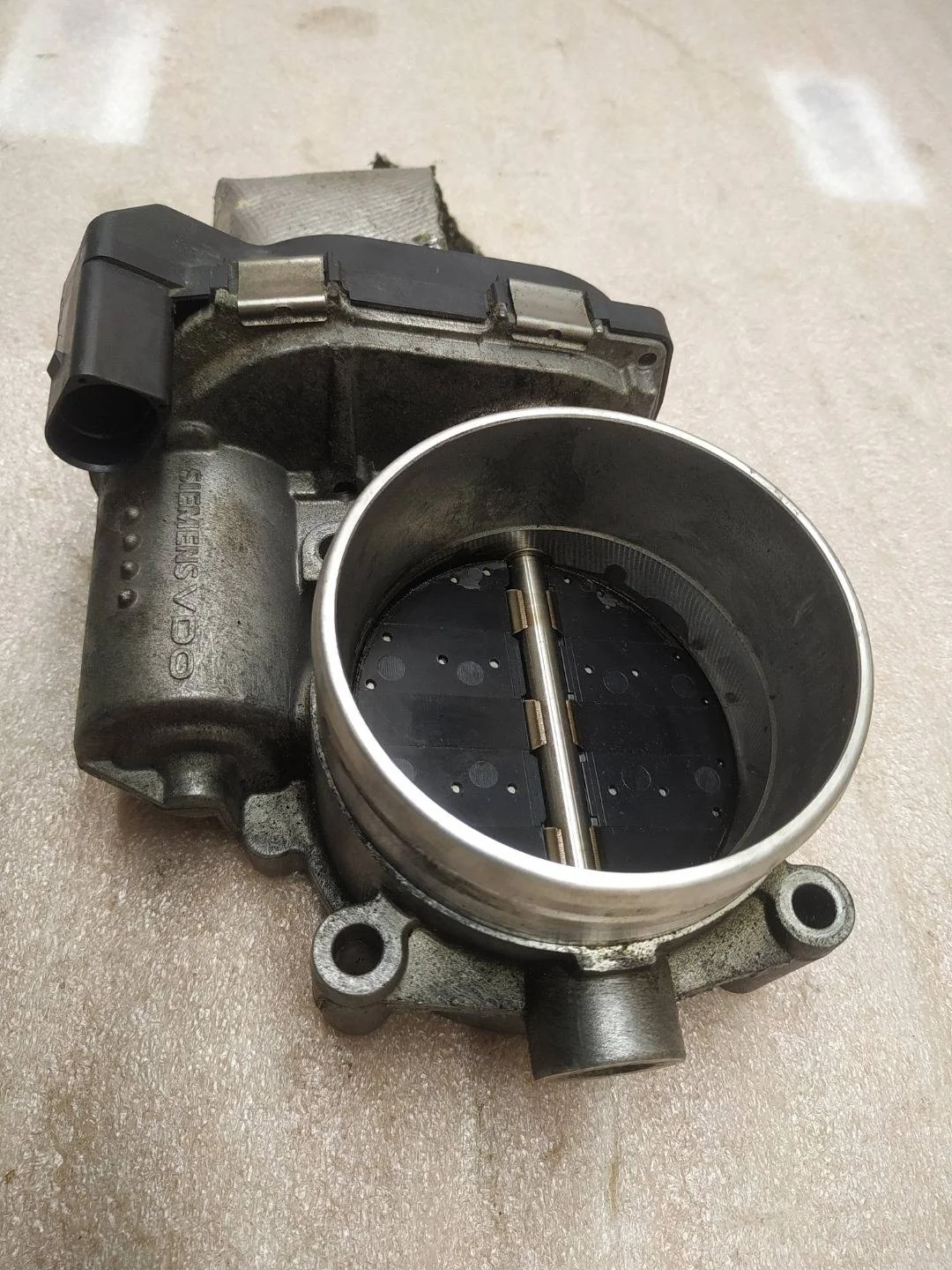 дроссельная заслонка Volkswagen Touareg 2 7P6 2011