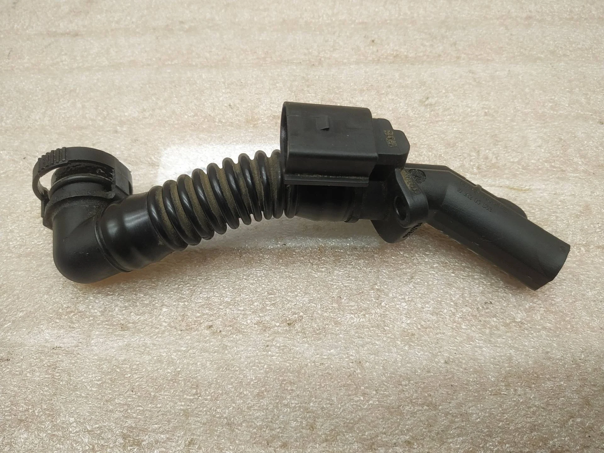 патрубок (трубопровод, шланг) Volkswagen Touareg 2 7P6 2011