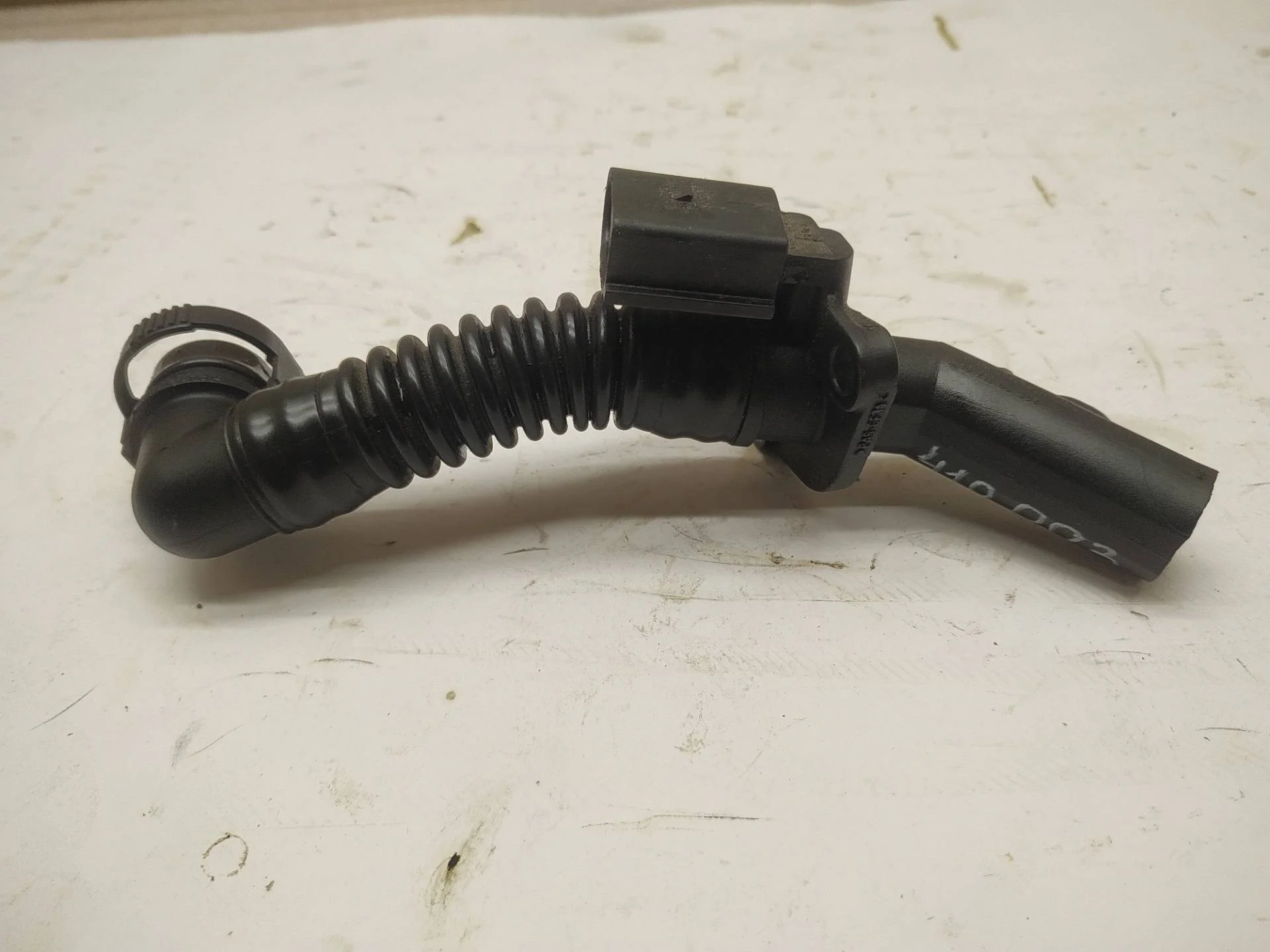 патрубок (трубопровод, шланг) Volkswagen Touareg 2 7P6 2015