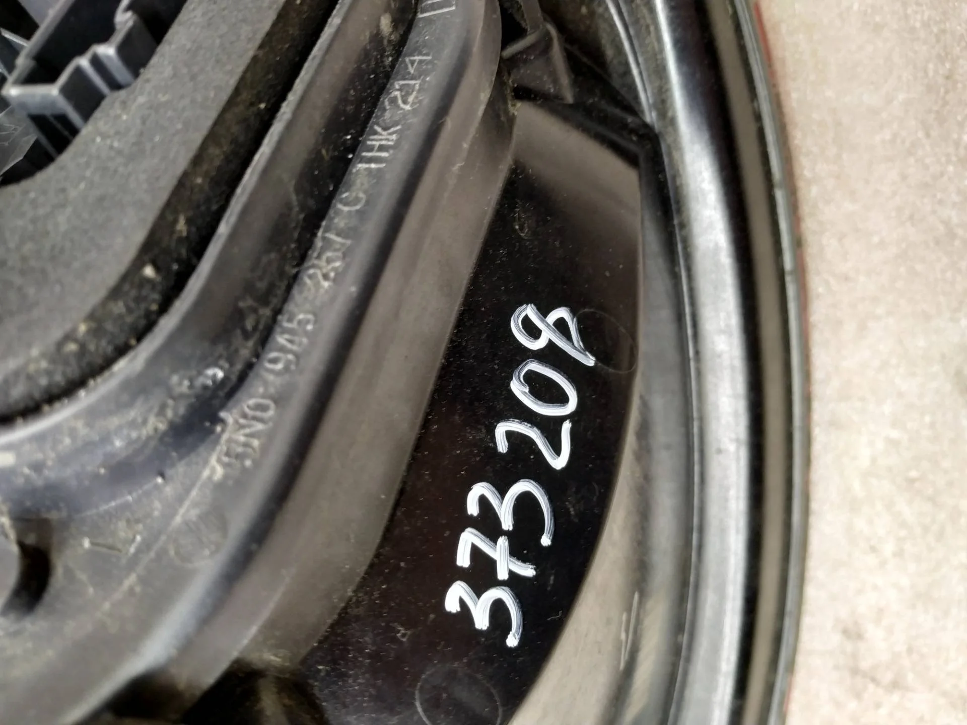 фонарь задний левый Volkswagen Tiguan