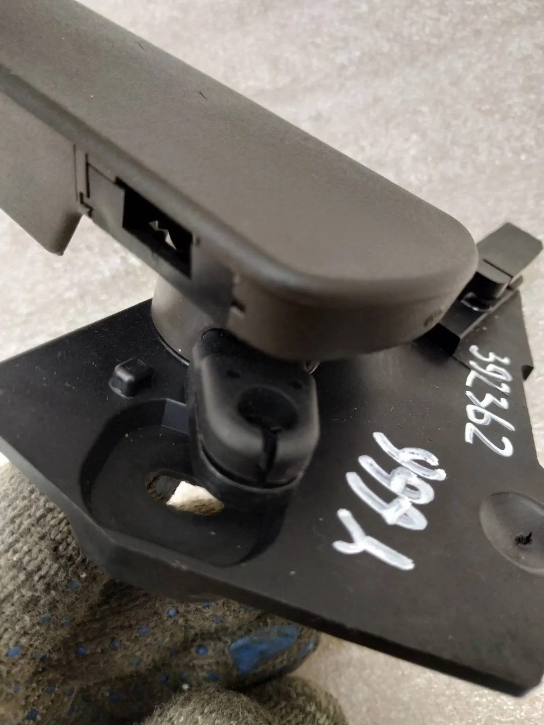 ручка открывания капота Volkswagen Touareg 2 7P6 2012