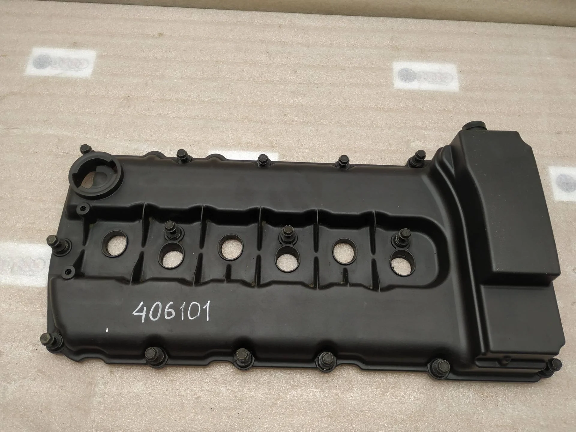 клапанная крышка Volkswagen Touareg 2 7P6 2011