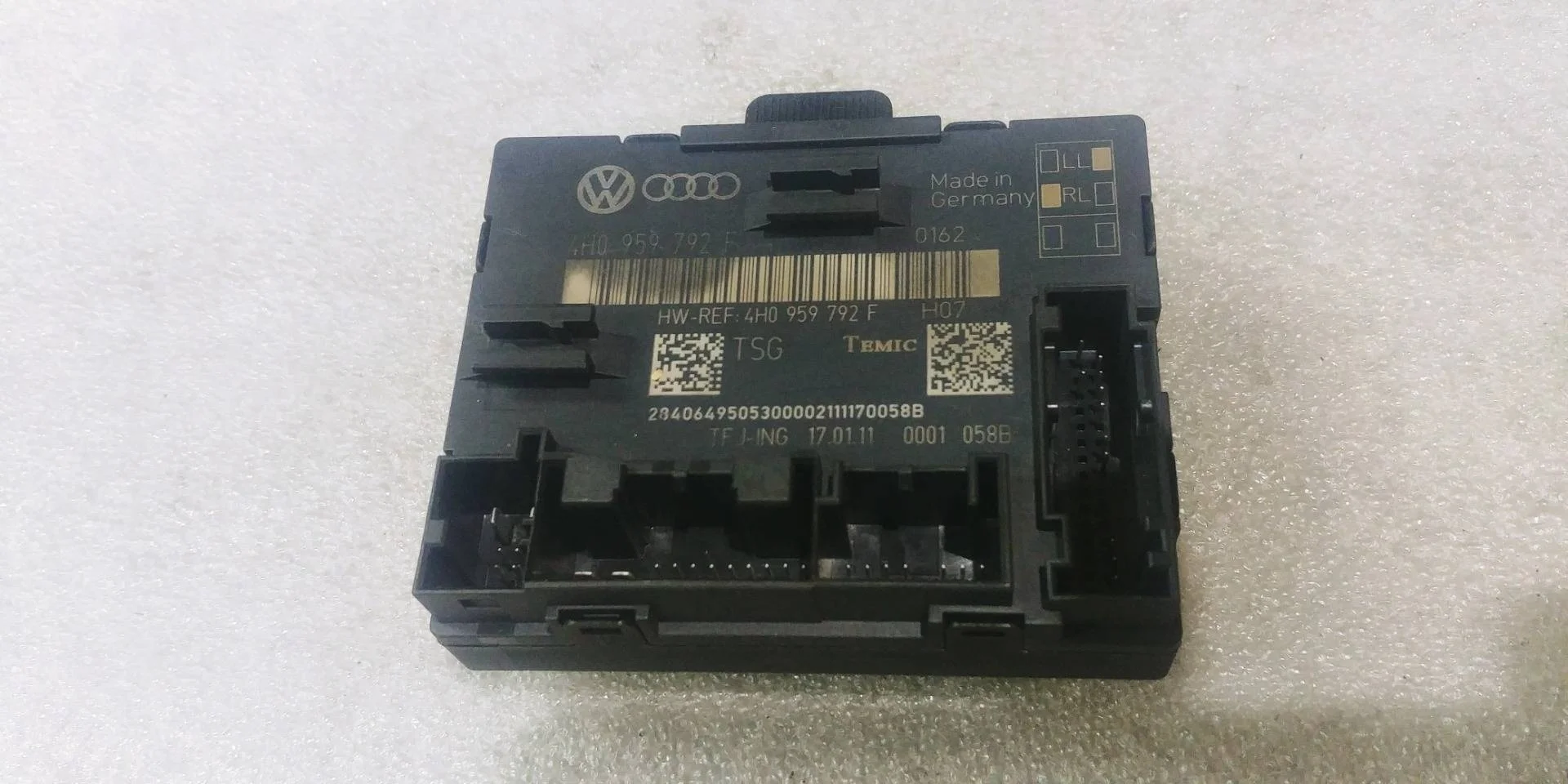 модуль управления двери передней правой Volkswagen Touareg 2 7P6 2011