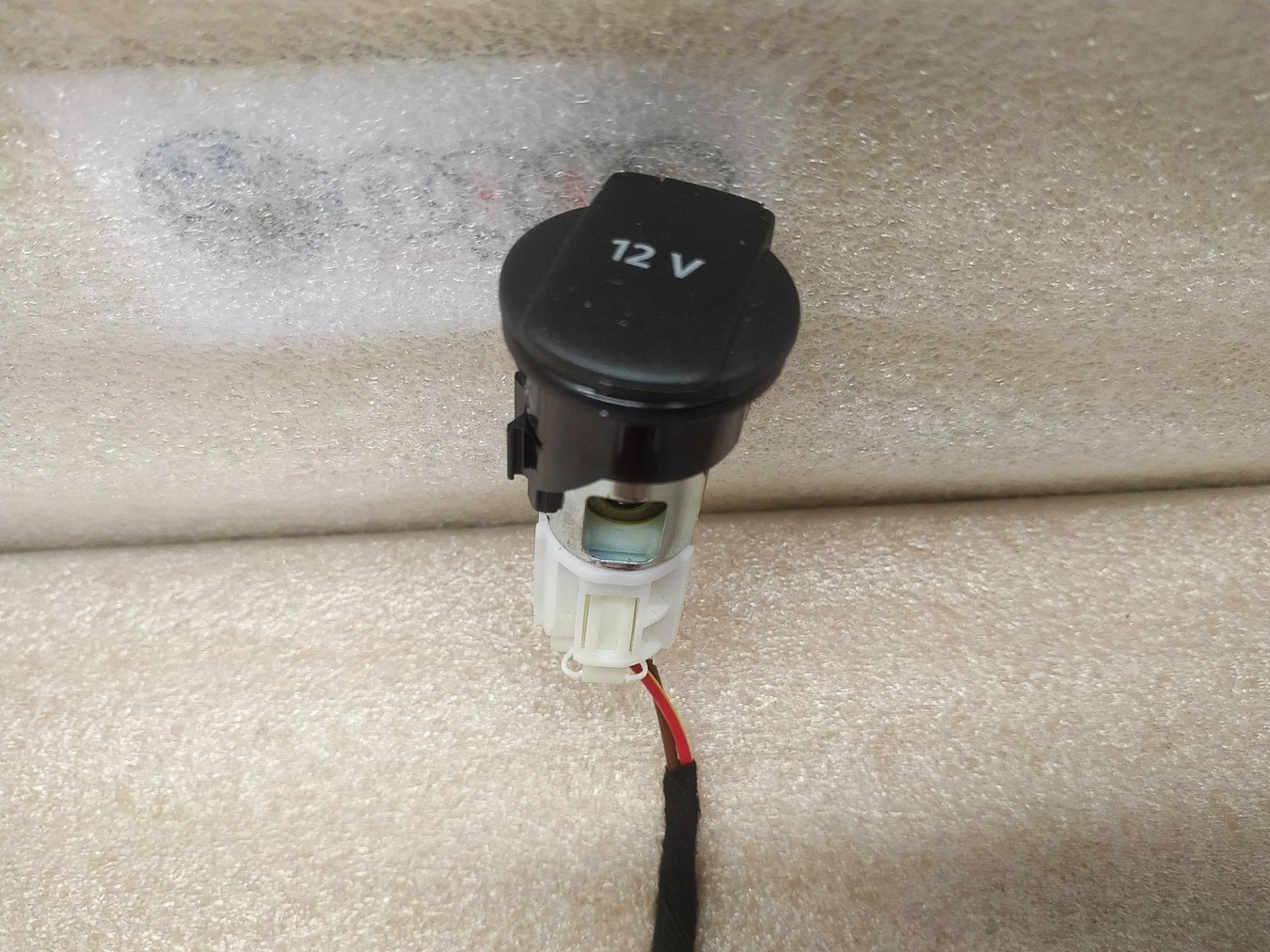 прикуриватель Volkswagen Touareg 2 7P6 2011