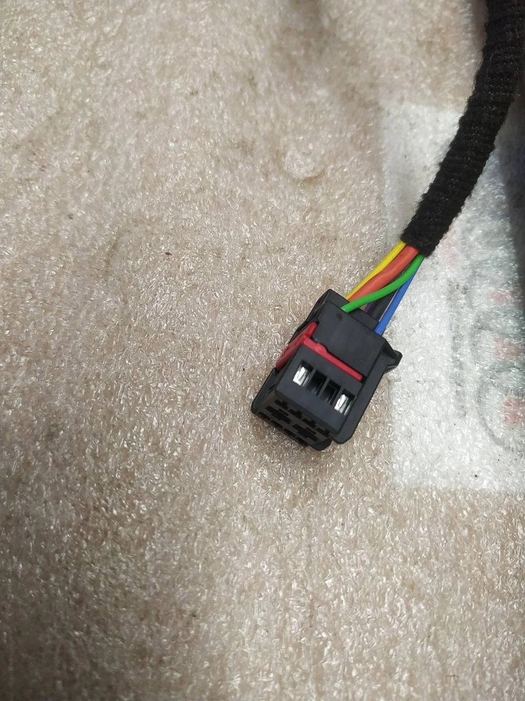 амортизатор крышки багажника Volkswagen Touareg 2 7P6 2014