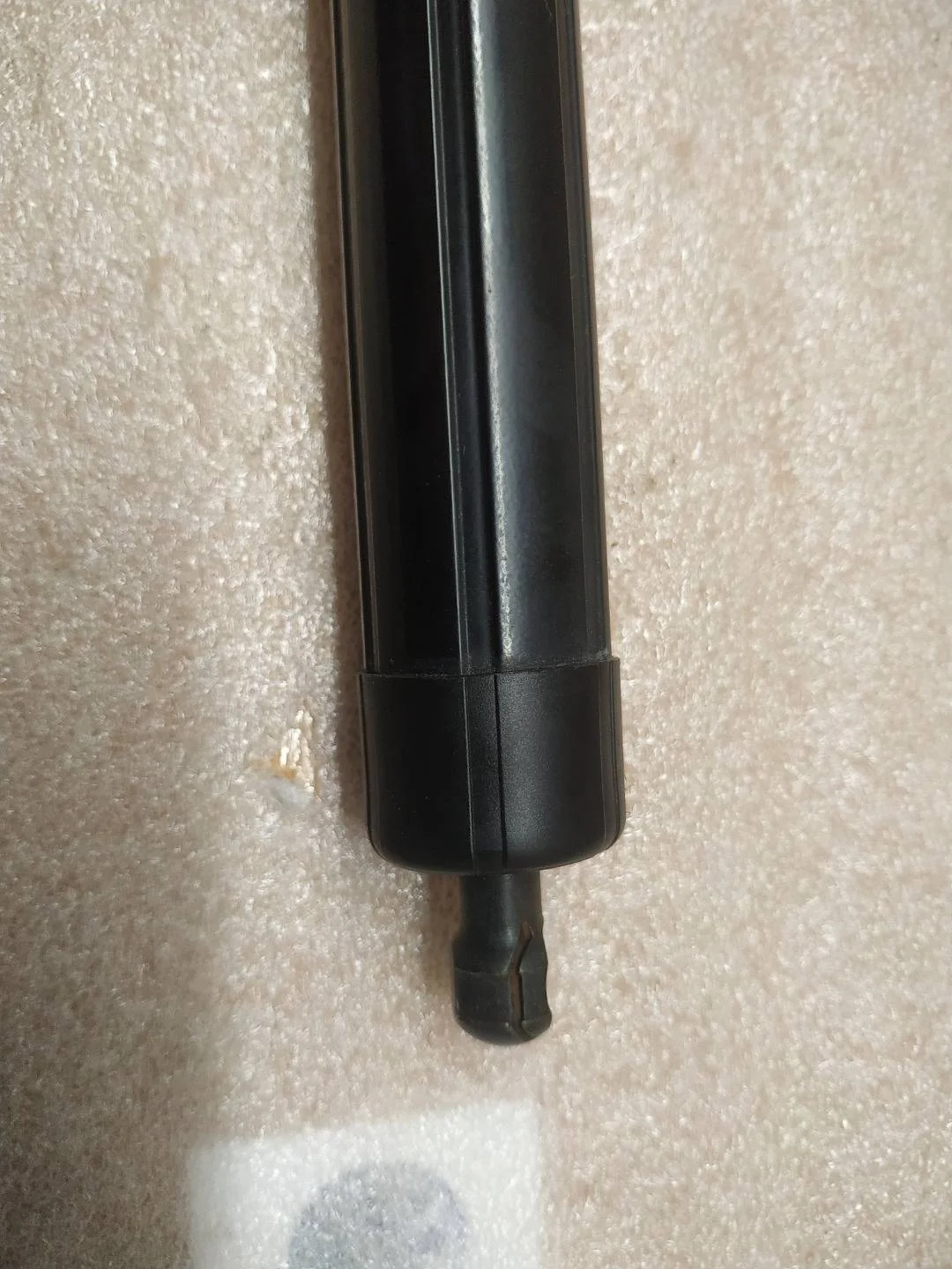 амортизатор крышки багажника Volkswagen Touareg 2 7P6 2014