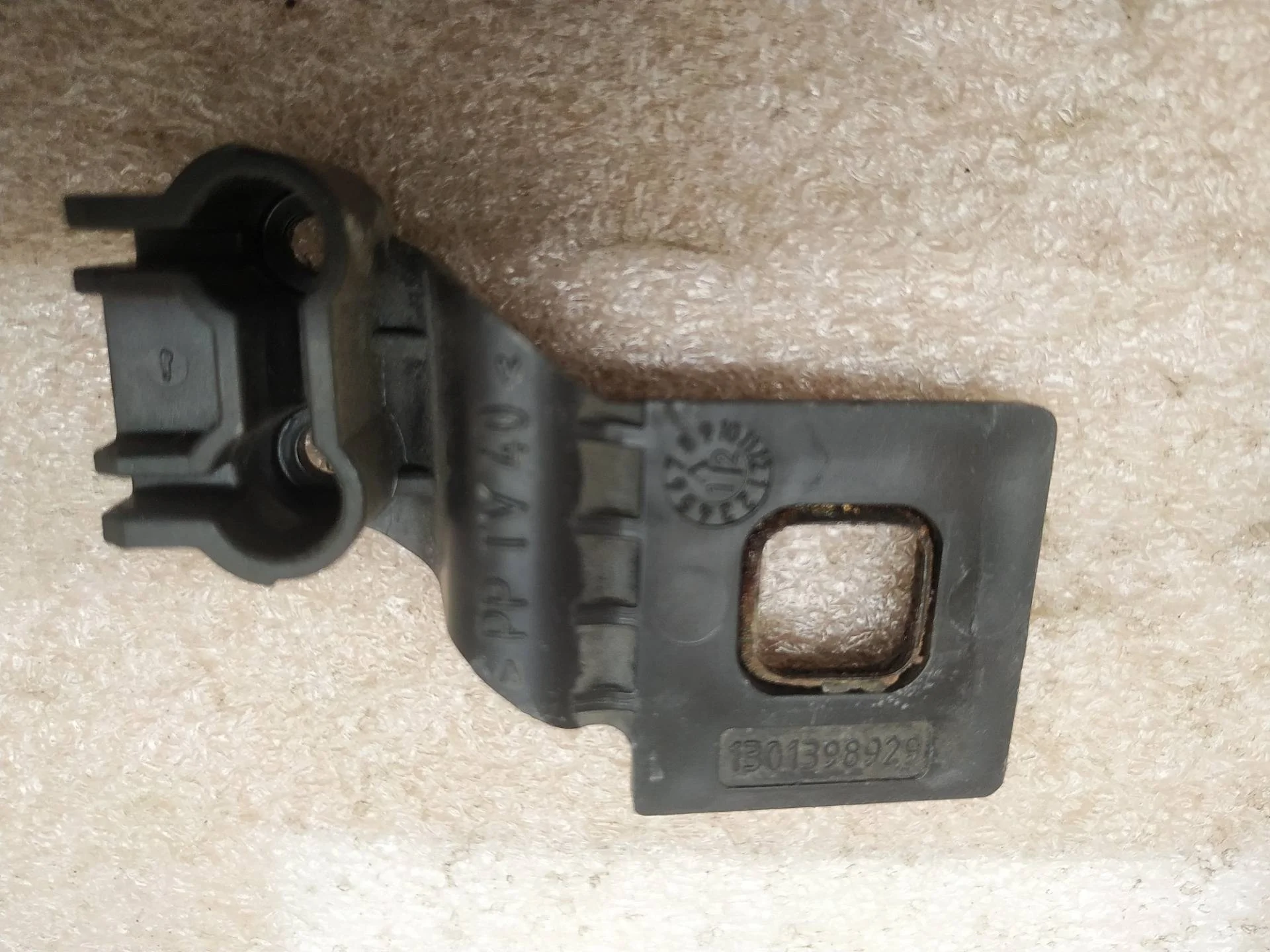 крепление фары (кронштейн фары) левой Audi A4 B8/8K  2012