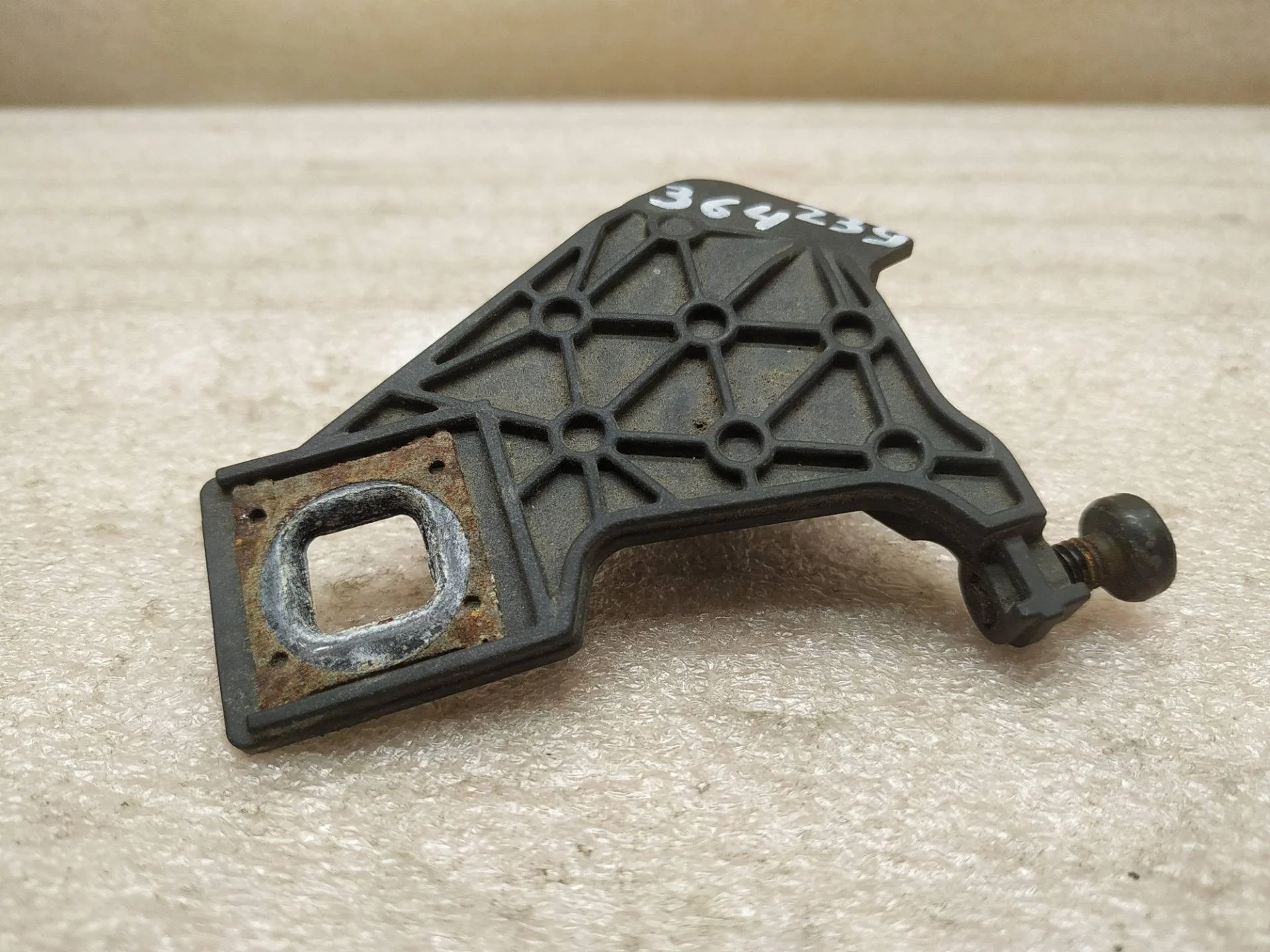 крепление фары (кронштейн фары) левой Audi A4 B8/8K  2012