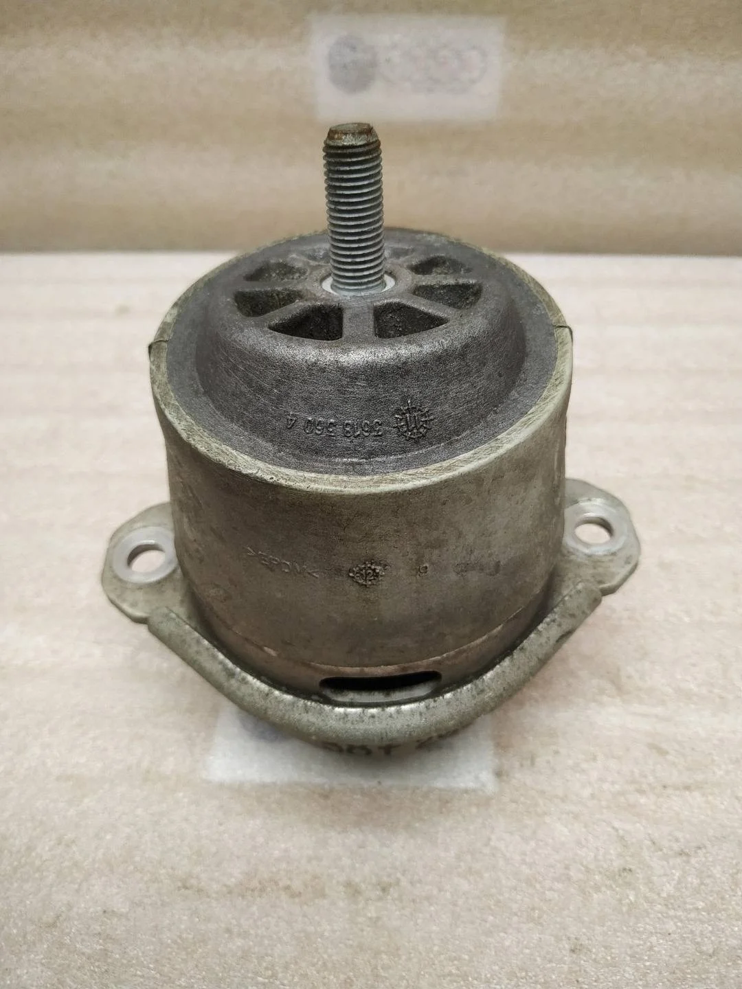 подушка крепления двигателя Volkswagen Touareg 2 7P6