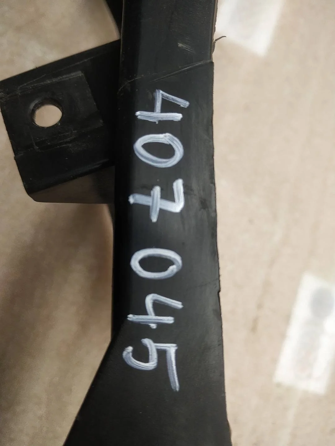 крепление фары (кронштейн фары) правой Volkswagen Touareg 2 7P6 2012