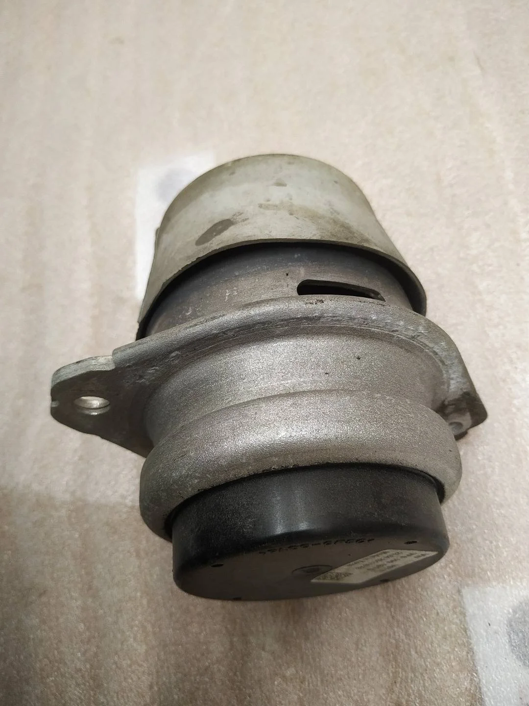 подушка крепления двигателя Volkswagen Touareg 2 7P6 2012