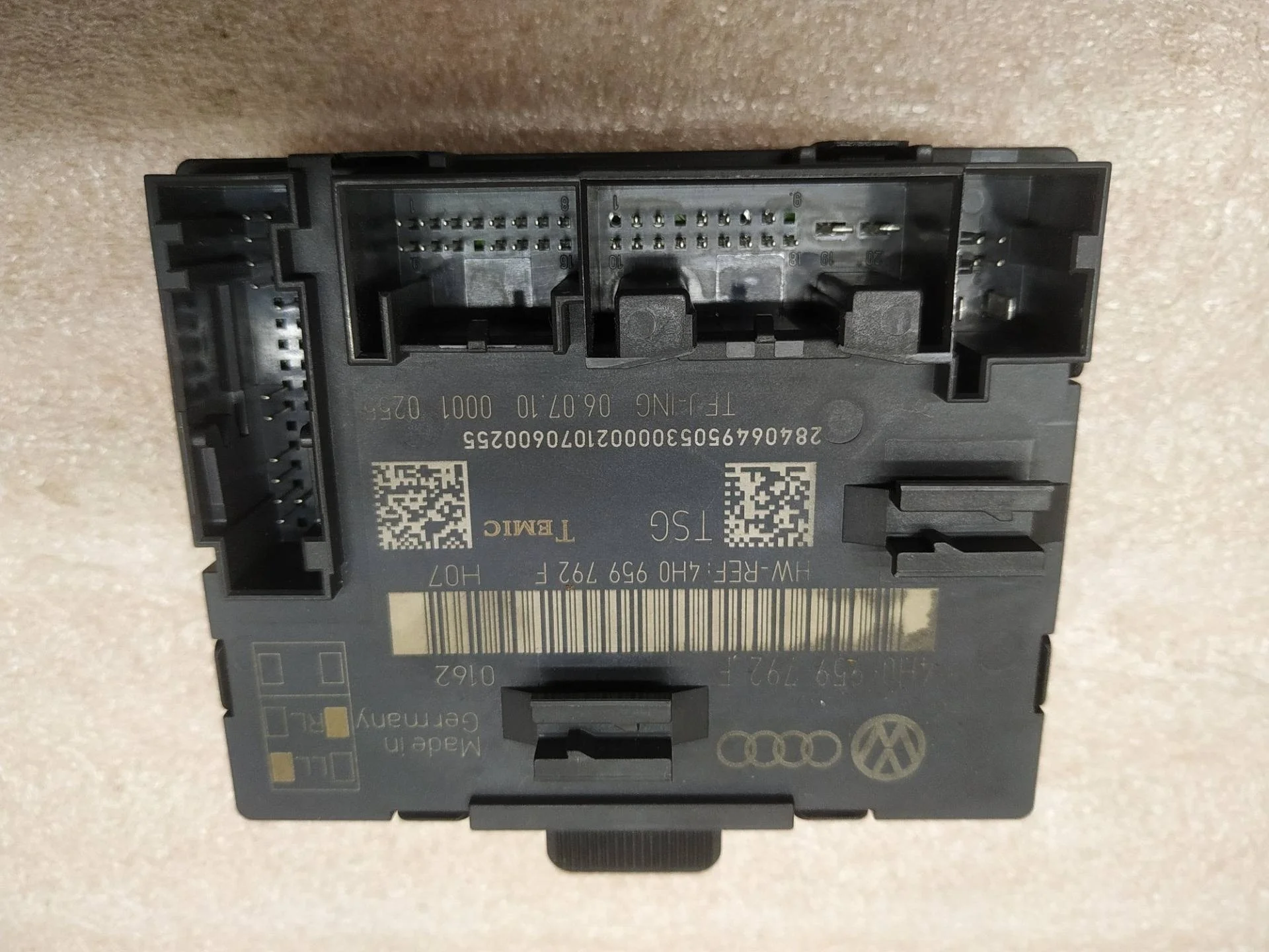 модуль управления двери передней правой Volkswagen Touareg 2 7P6 2011