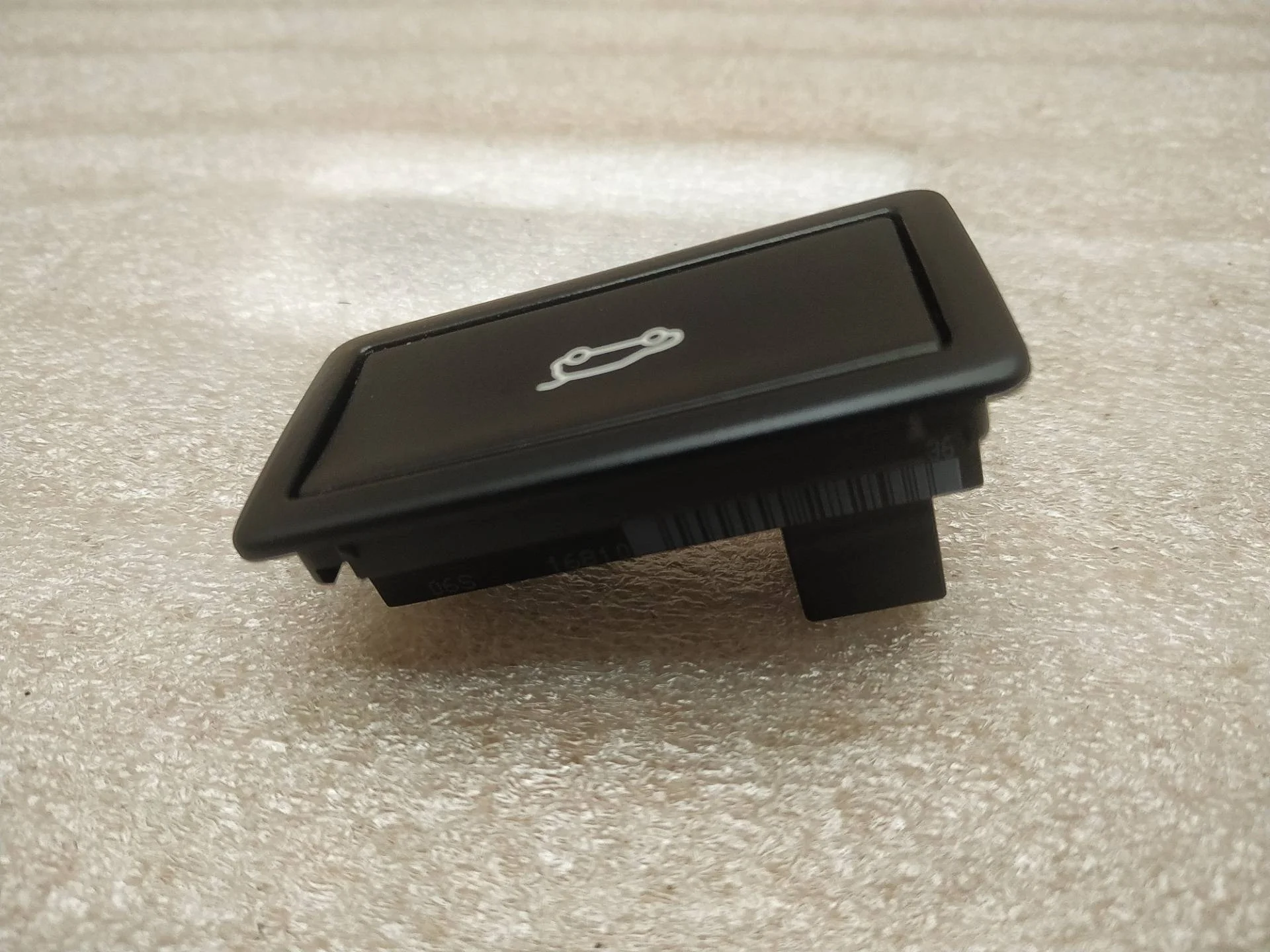 кнопка открытия багажника Volkswagen Touareg 2 7P6 2011