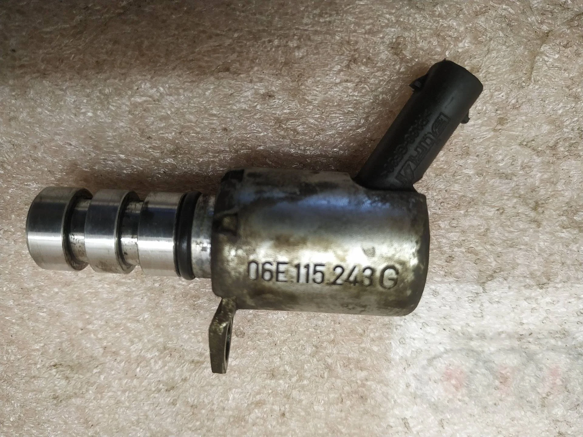 Клапан регулировки давления масла Volkswagen Touareg 2 7P6 2013