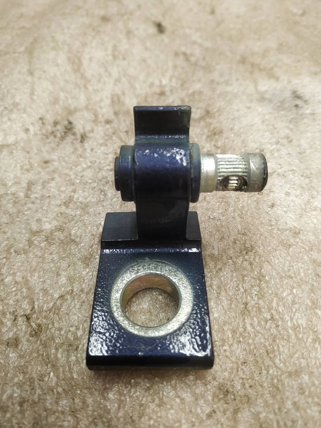 петля двери левой Volkswagen Touareg 2 7P6 2012