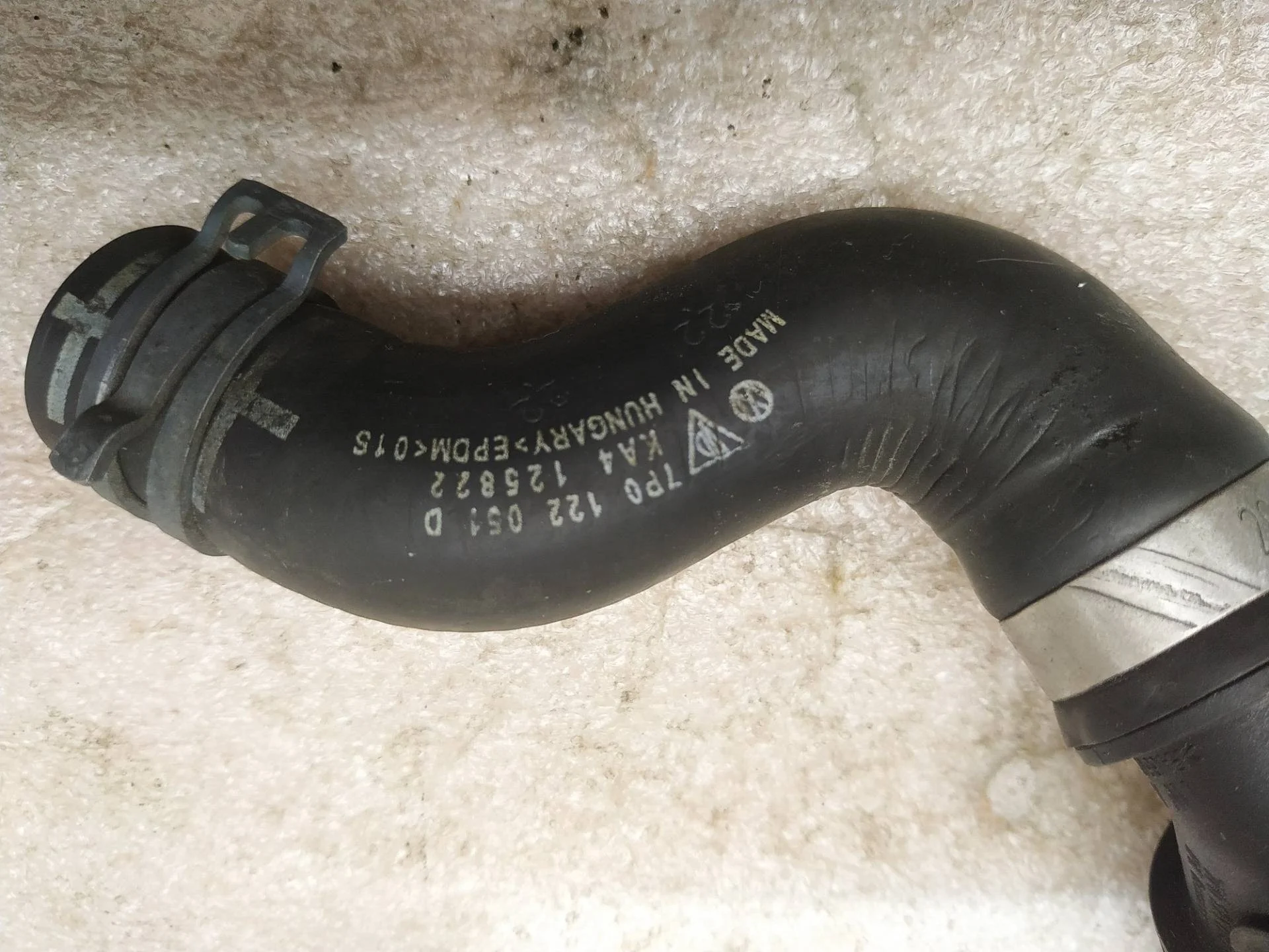 патрубок охлаждения Volkswagen Touareg 2 7P6 2011