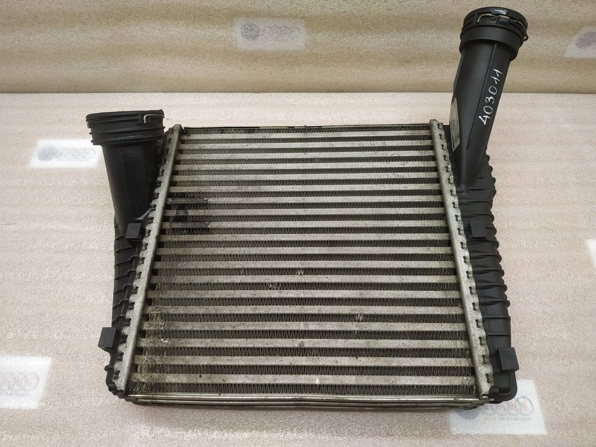 интеркулер правый Volkswagen Touareg 2 7P6 2011