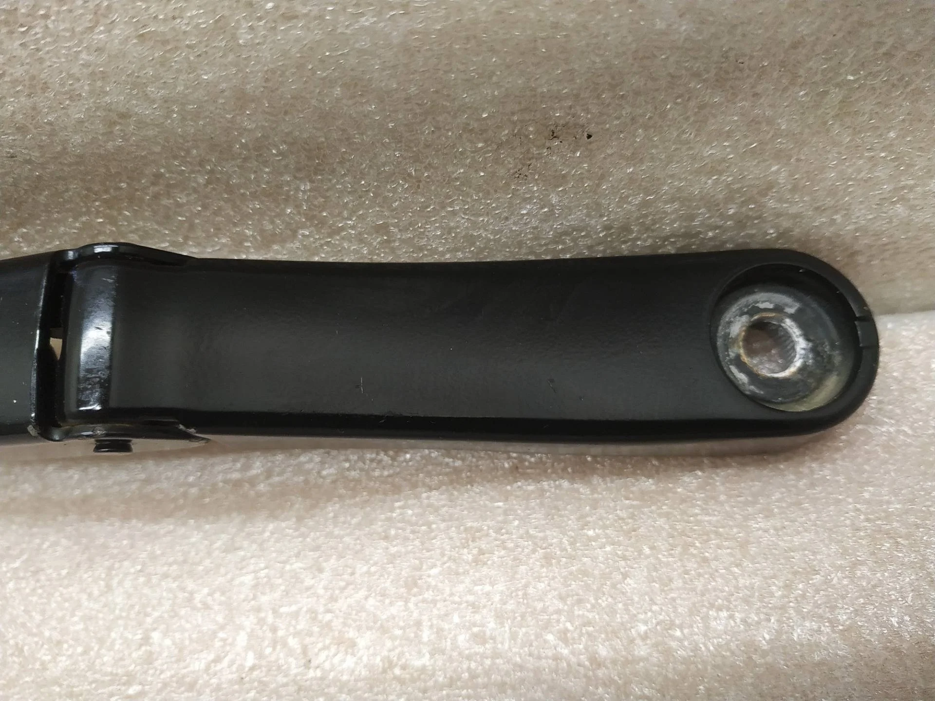 поводок стеклоочистителя левый Volkswagen Touareg 2 7P6 2016