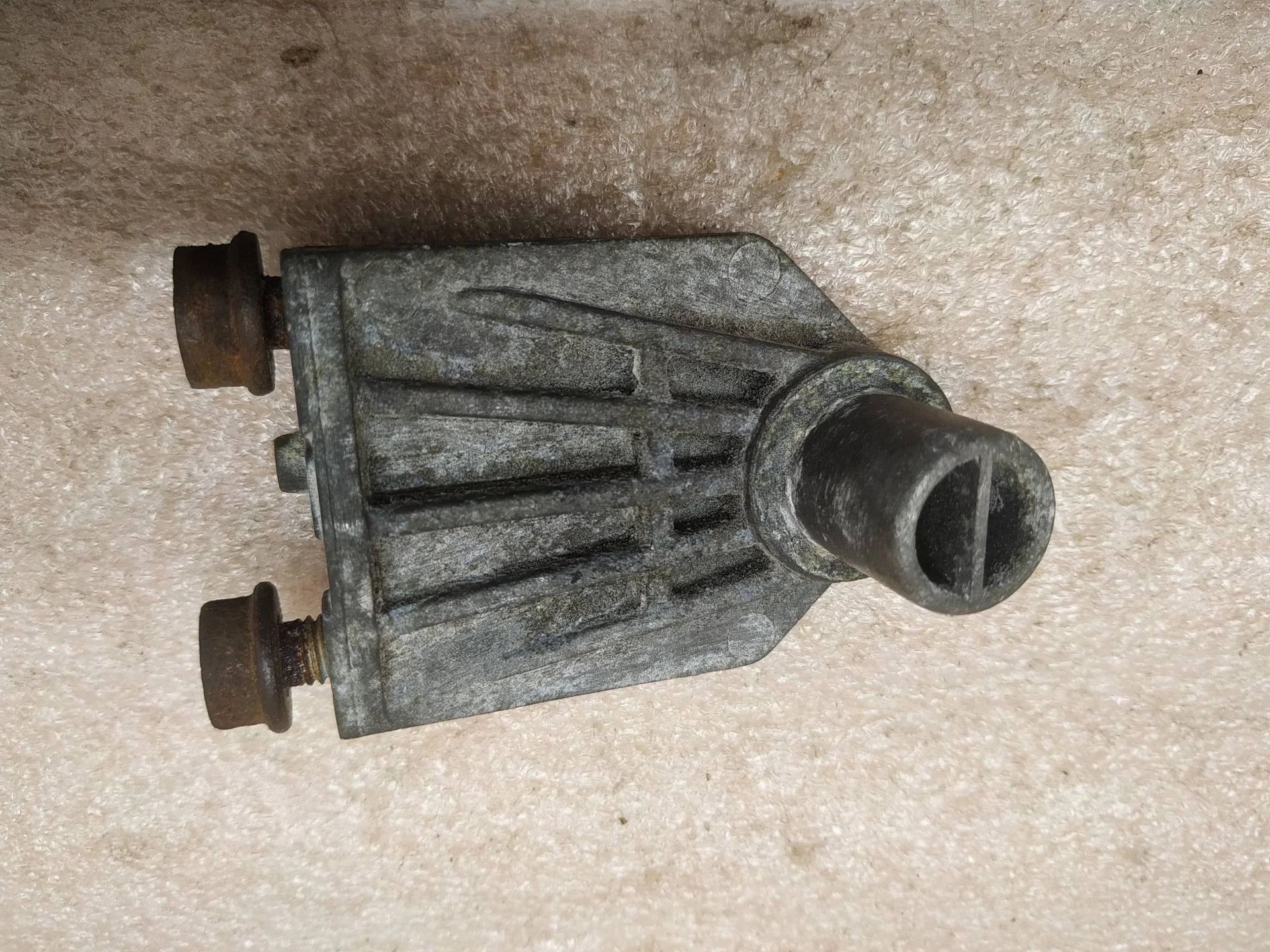 кронштейн (крепление) Volkswagen Touareg 2 7P6 2011