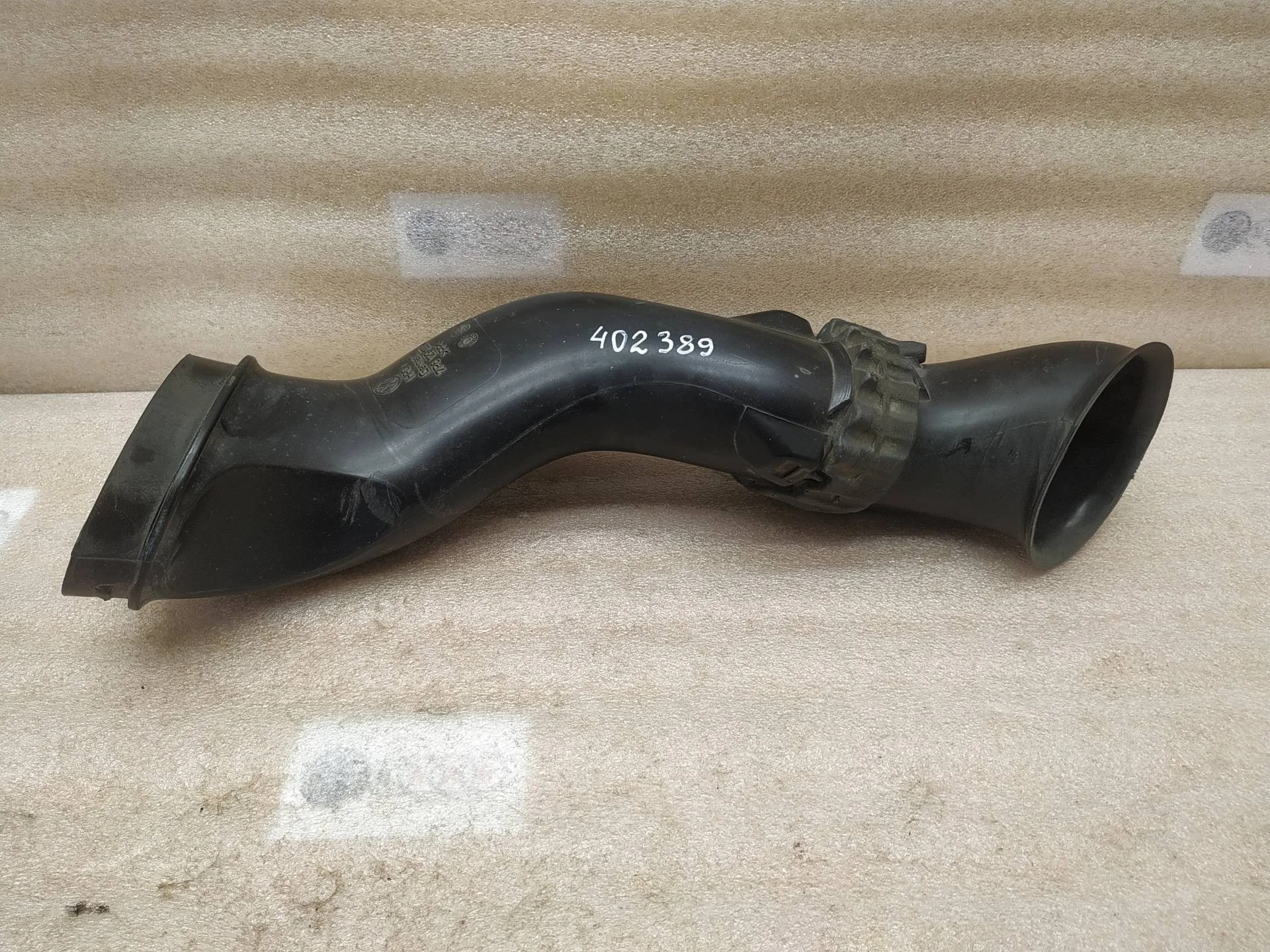 патрубок воздушного фильтра Volkswagen Touareg 2 7P6 2011