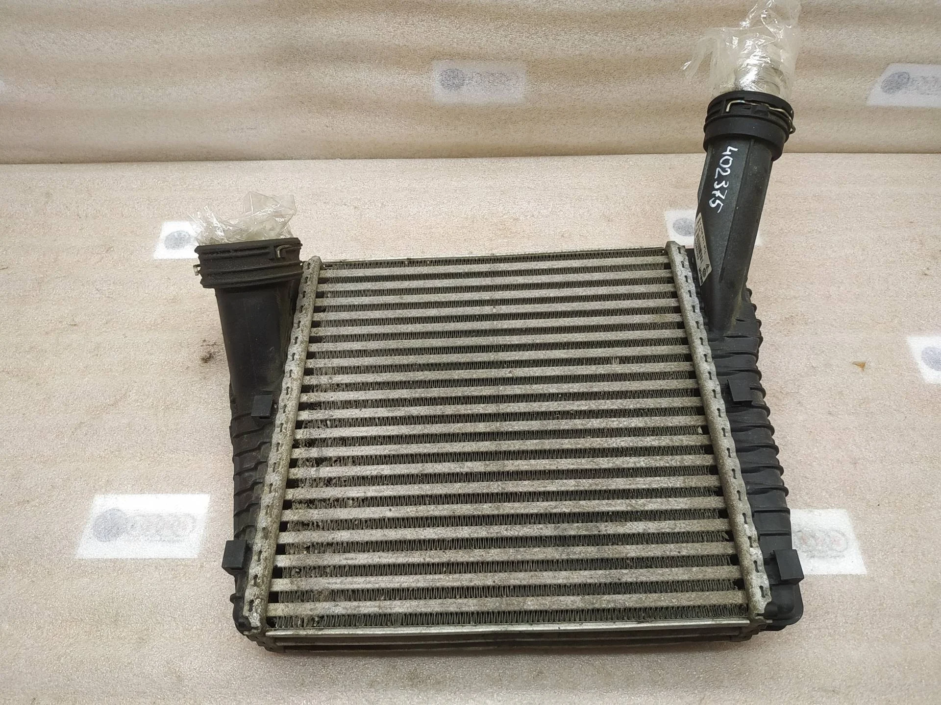 интеркулер правый Volkswagen Touareg 2 7P6 2011