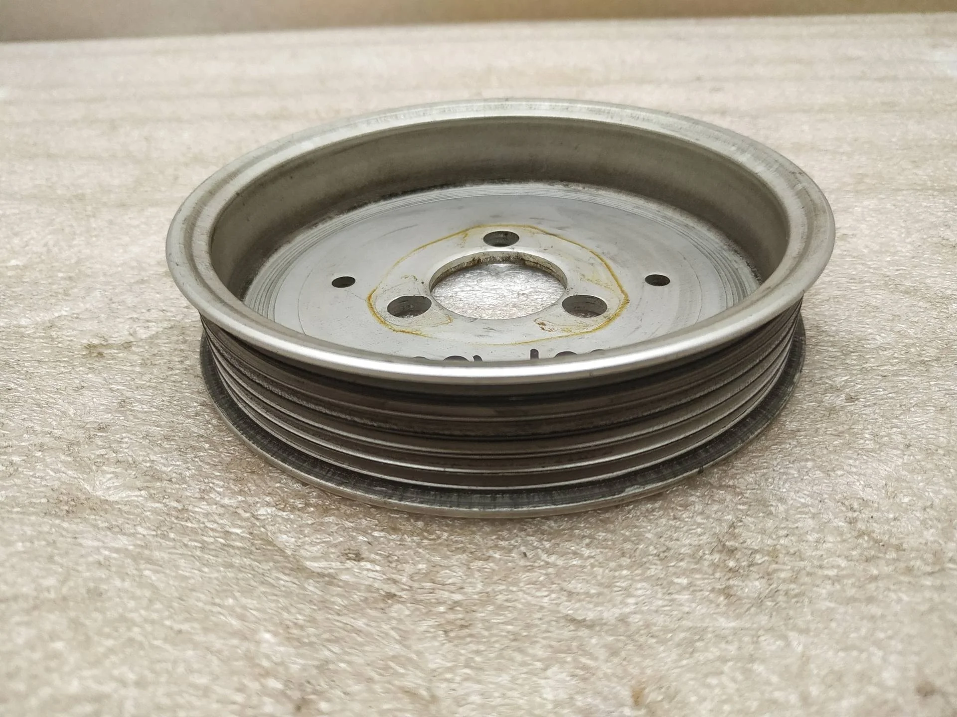 шкив помпы Volkswagen Touareg 2 7P6 2012