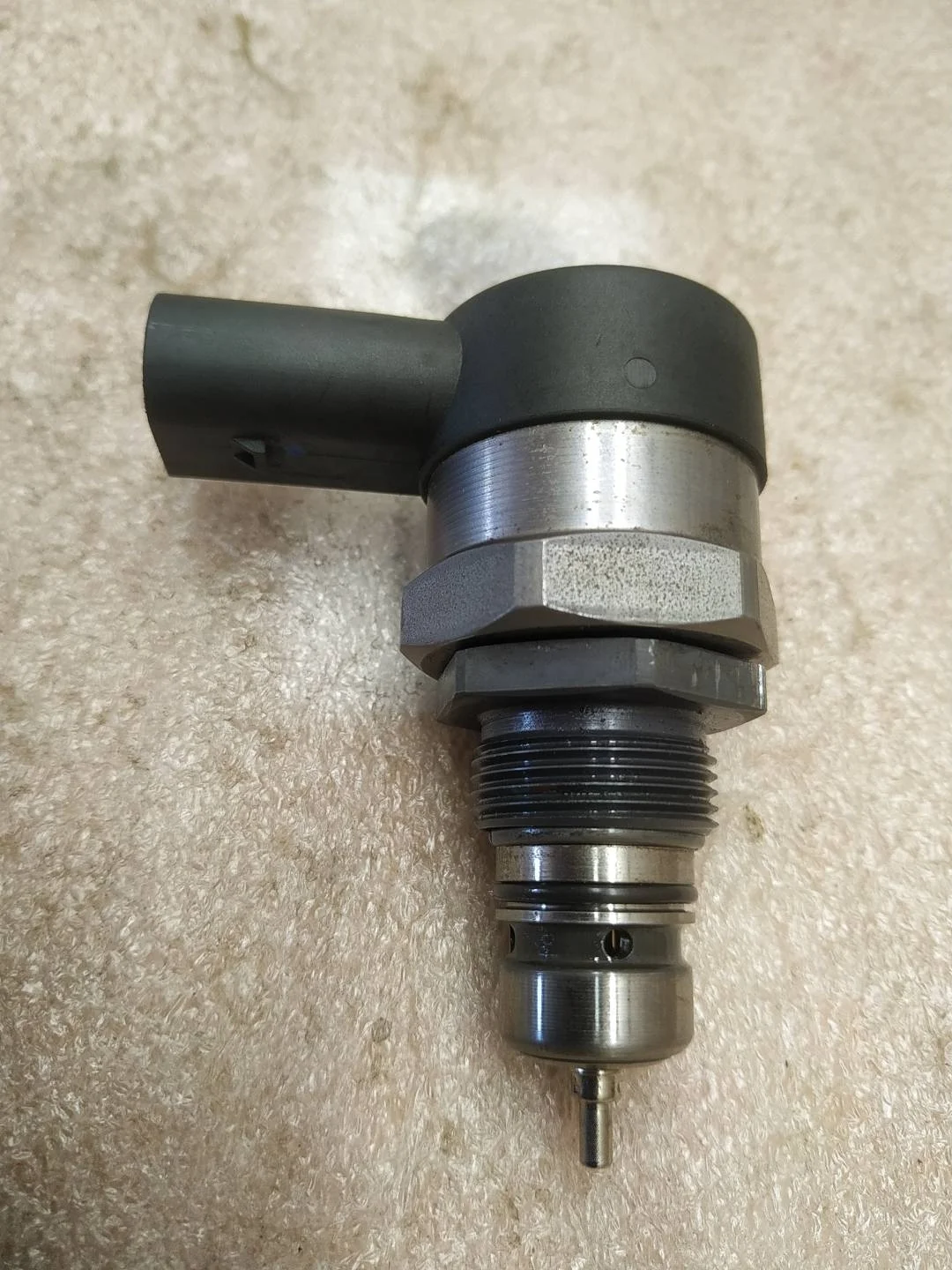 pегулятор давления топлива Volkswagen Touareg 2 7P6 2012