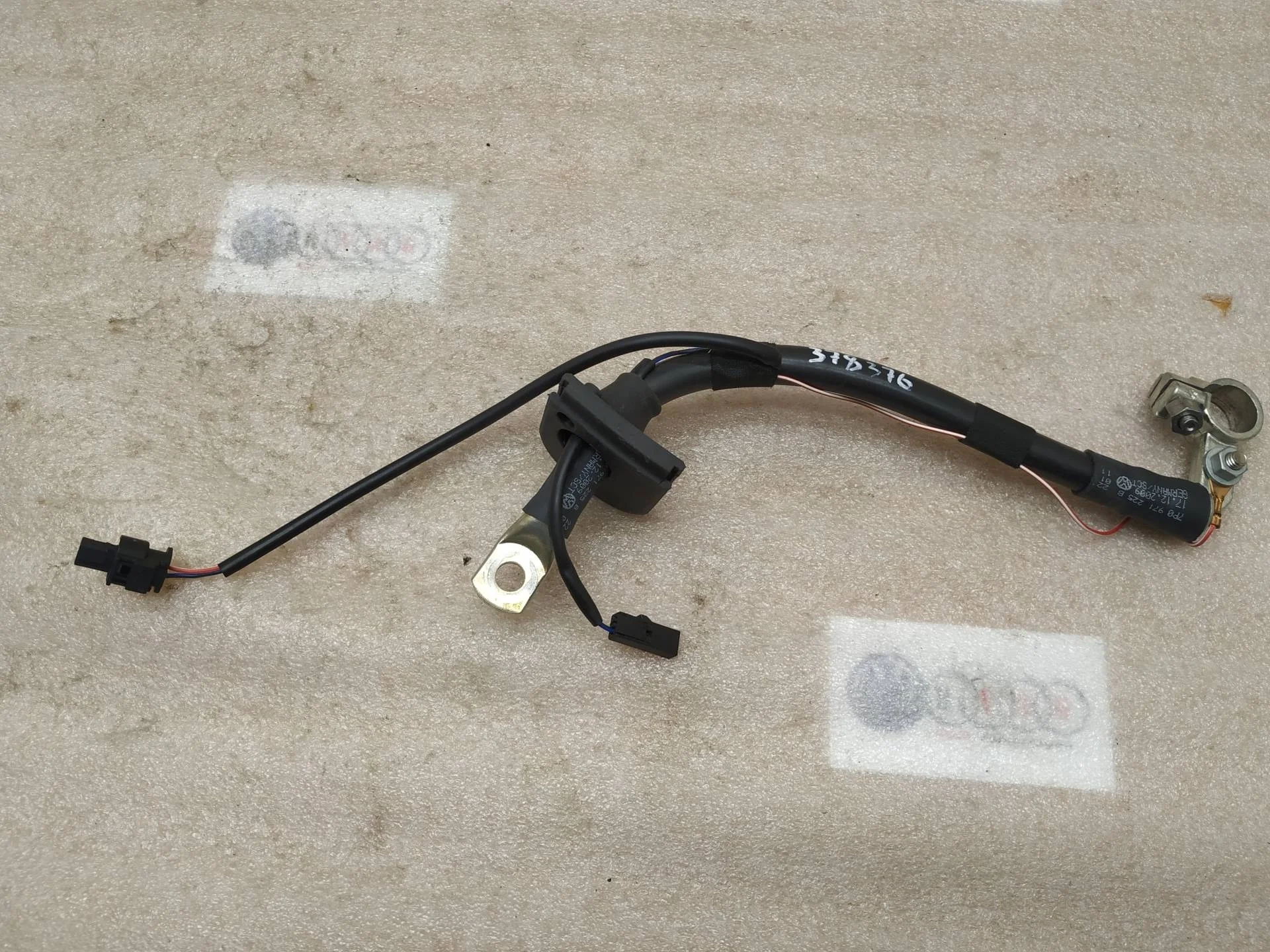 клемма аккумулятора плюс Volkswagen Touareg 2 7P6 2012