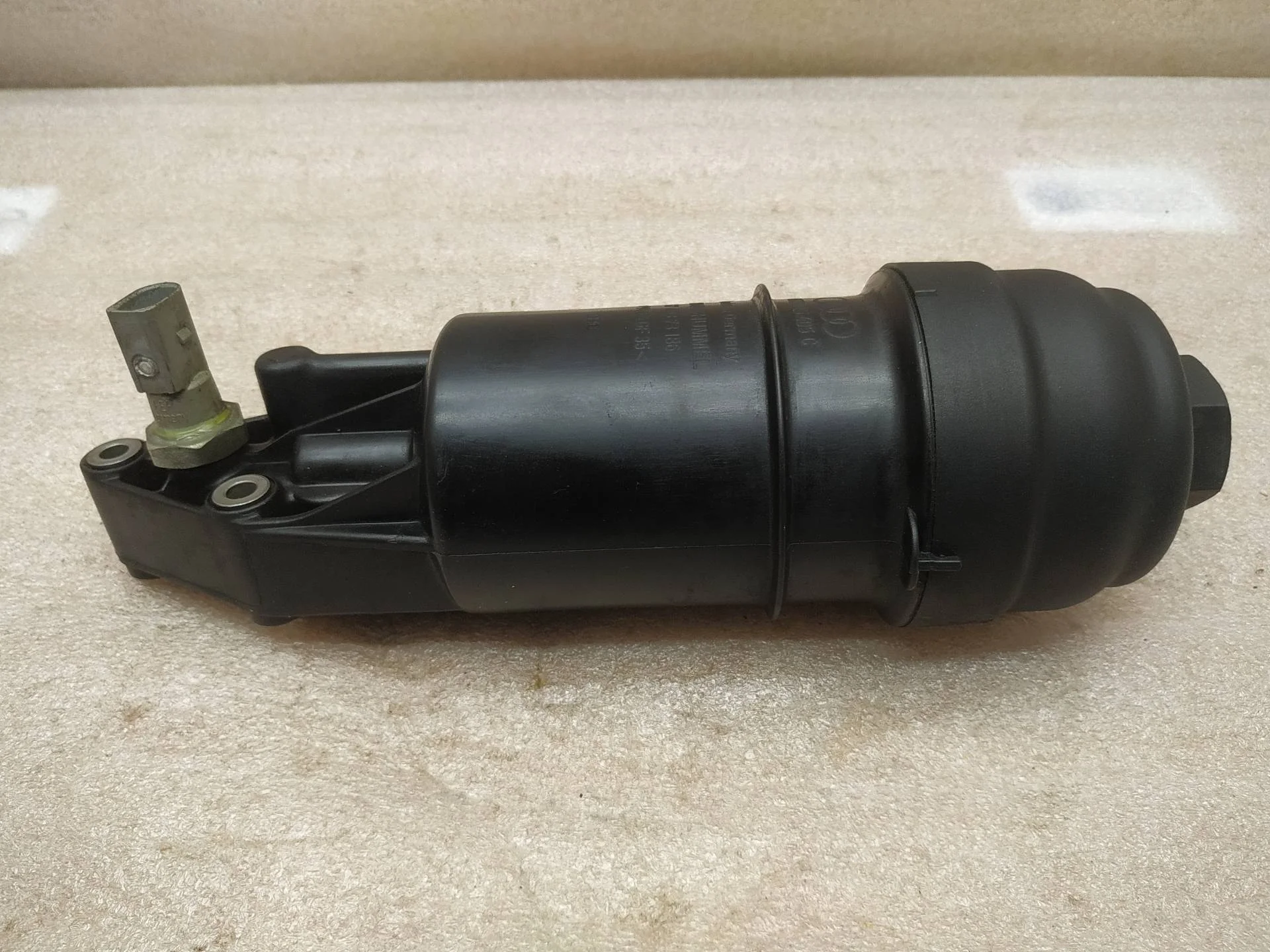 корпус масляного фильтра Volkswagen Touareg 2 7P6 2011