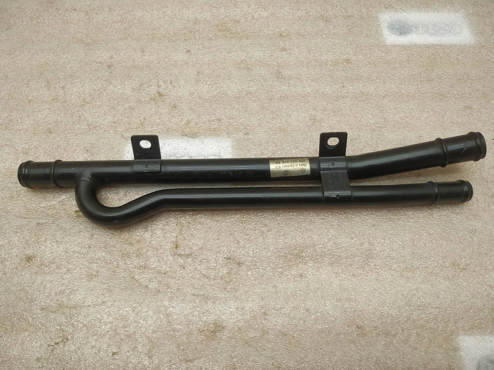 трубка охлаждающей жидкости металлическая Volkswagen Touareg 2 7P6 2013