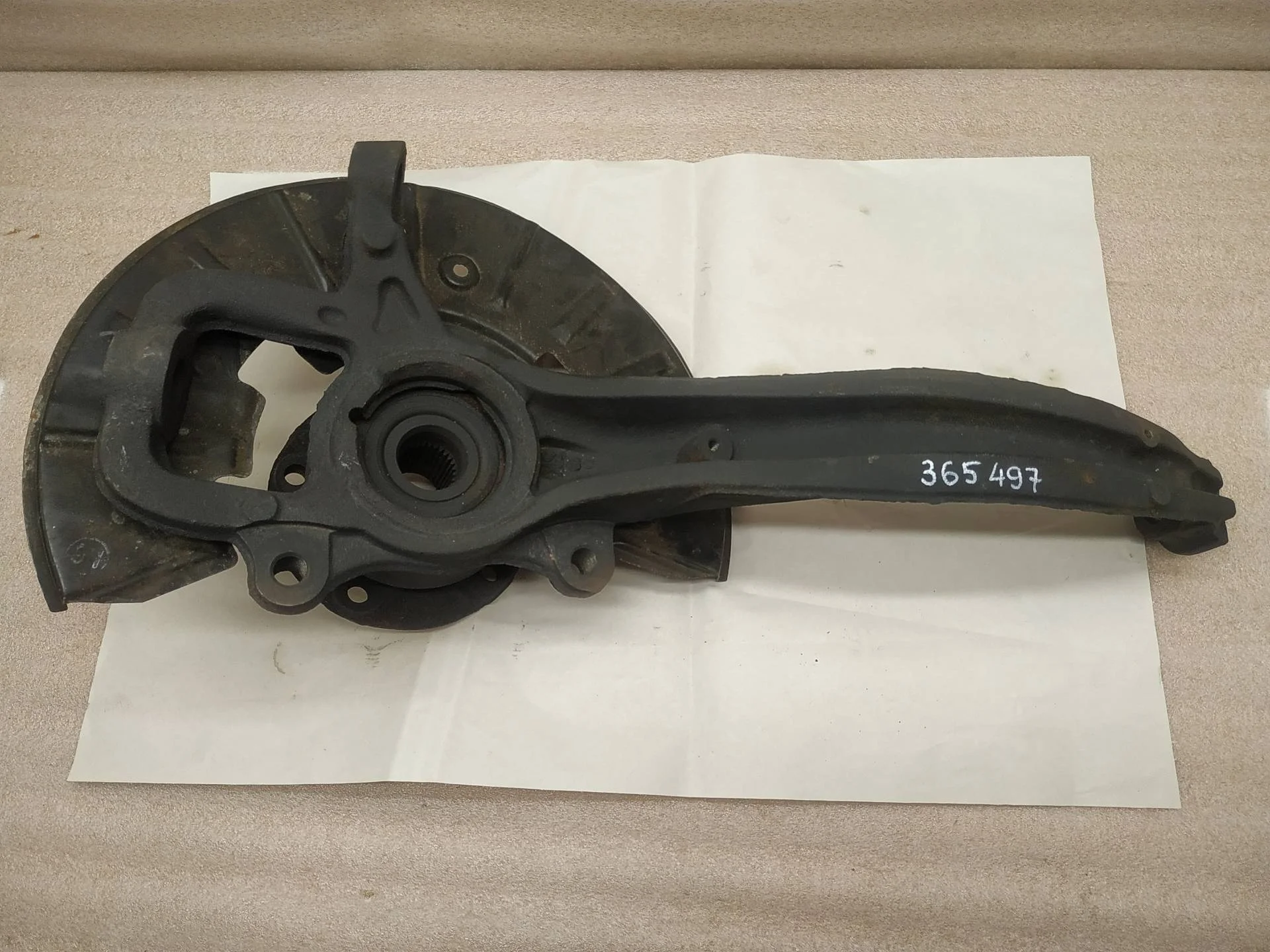 кулак передний левый Volkswagen Touareg 2 7P6 2011