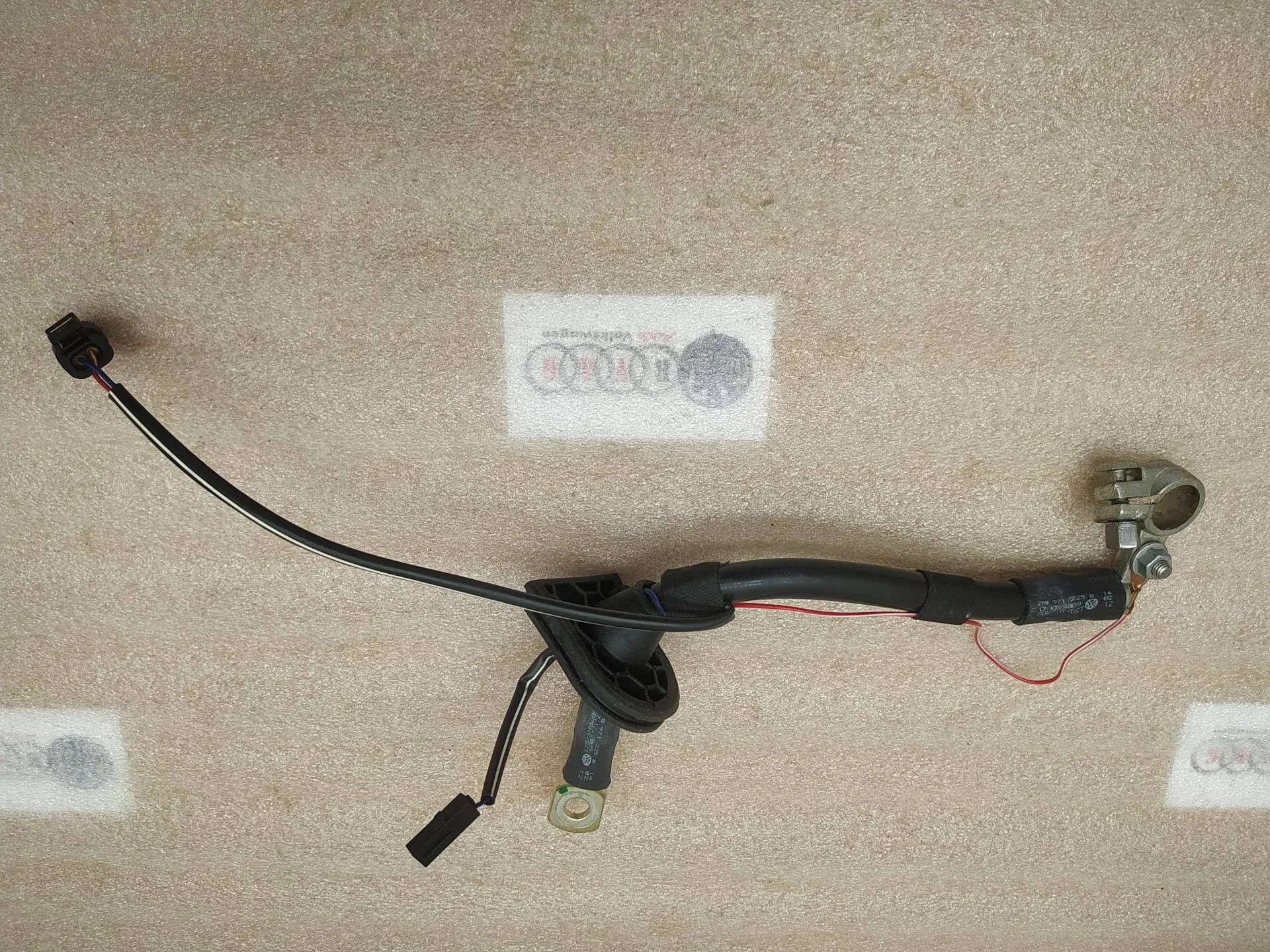 клемма аккумулятора плюс Volkswagen Touareg 2 7P6 2012